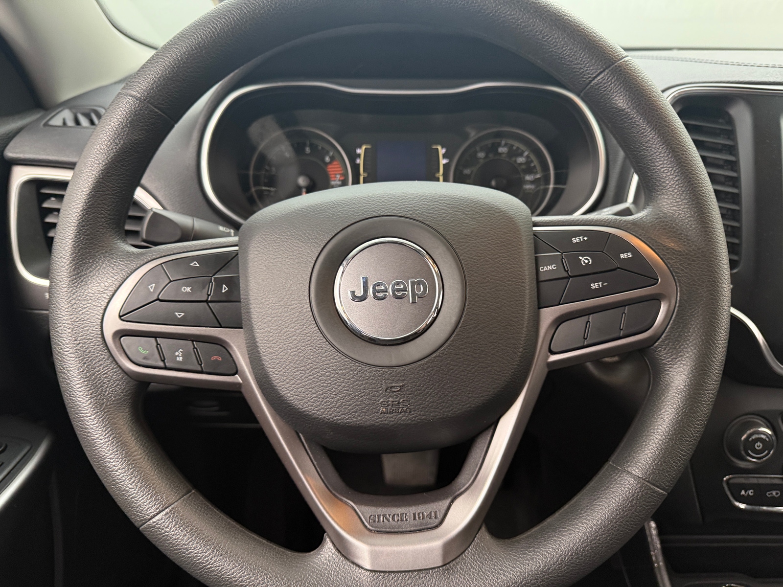 Thumbnail: 2021 Jeep Cherokee - 5