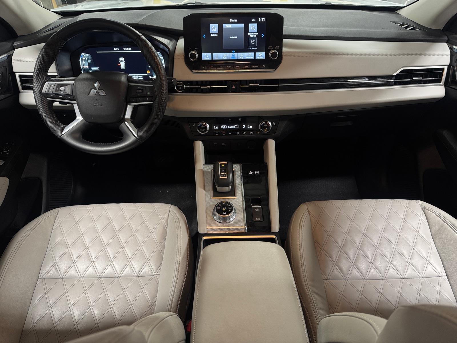 Thumbnail: 2023 Mitsubishi Outlander - 2