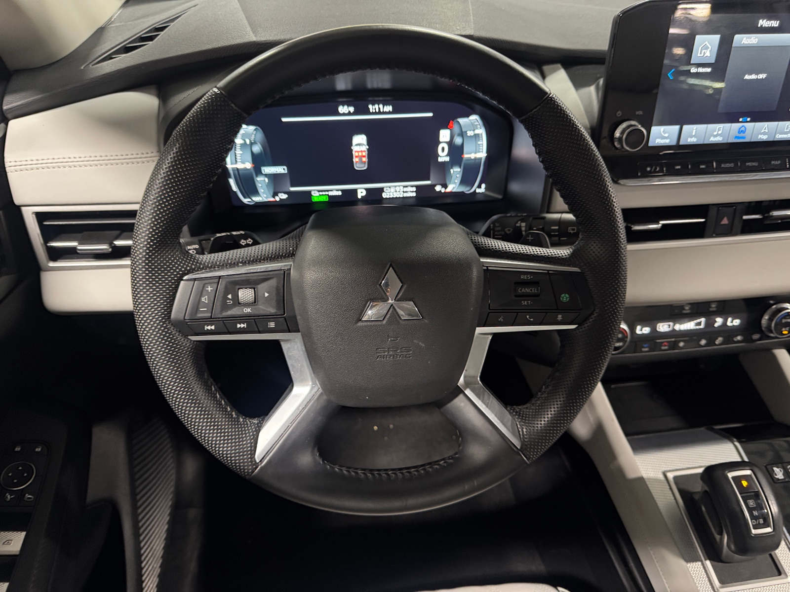 Thumbnail: 2023 Mitsubishi Outlander - 4