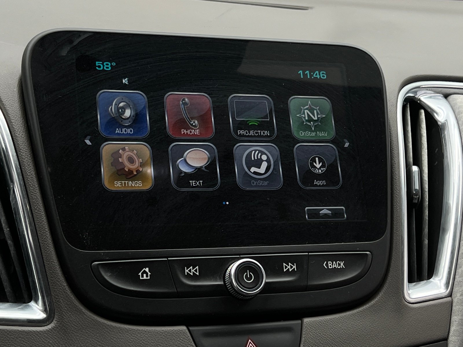 Thumbnail: 2018 Chevrolet Malibu - 4