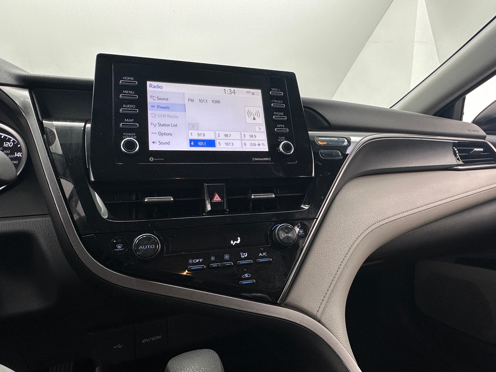 Thumbnail: 2022 Toyota Camry - 4