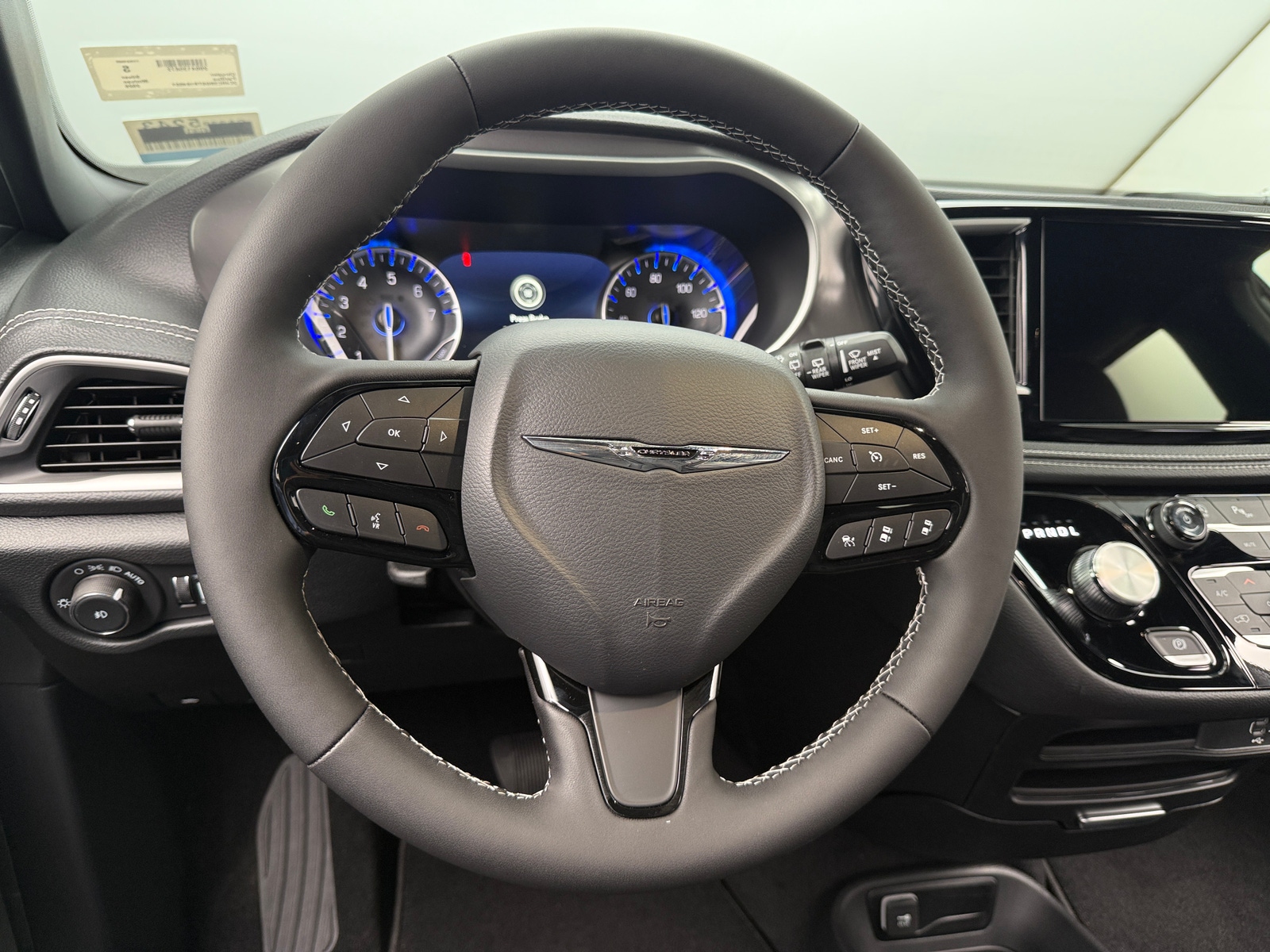 Thumbnail: 2026 Chrysler Pacifica - 4