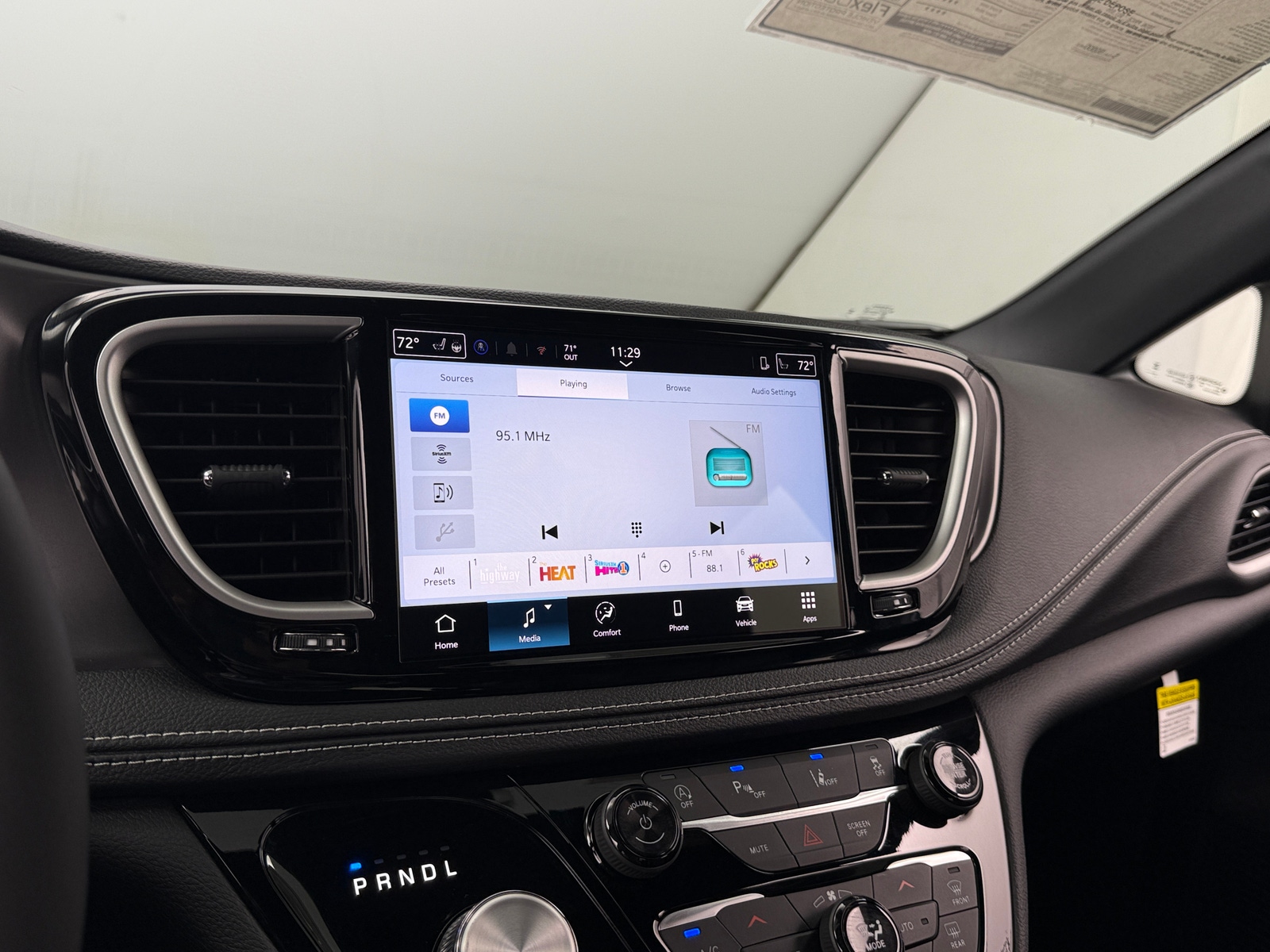 Thumbnail: 2026 Chrysler Pacifica - 3