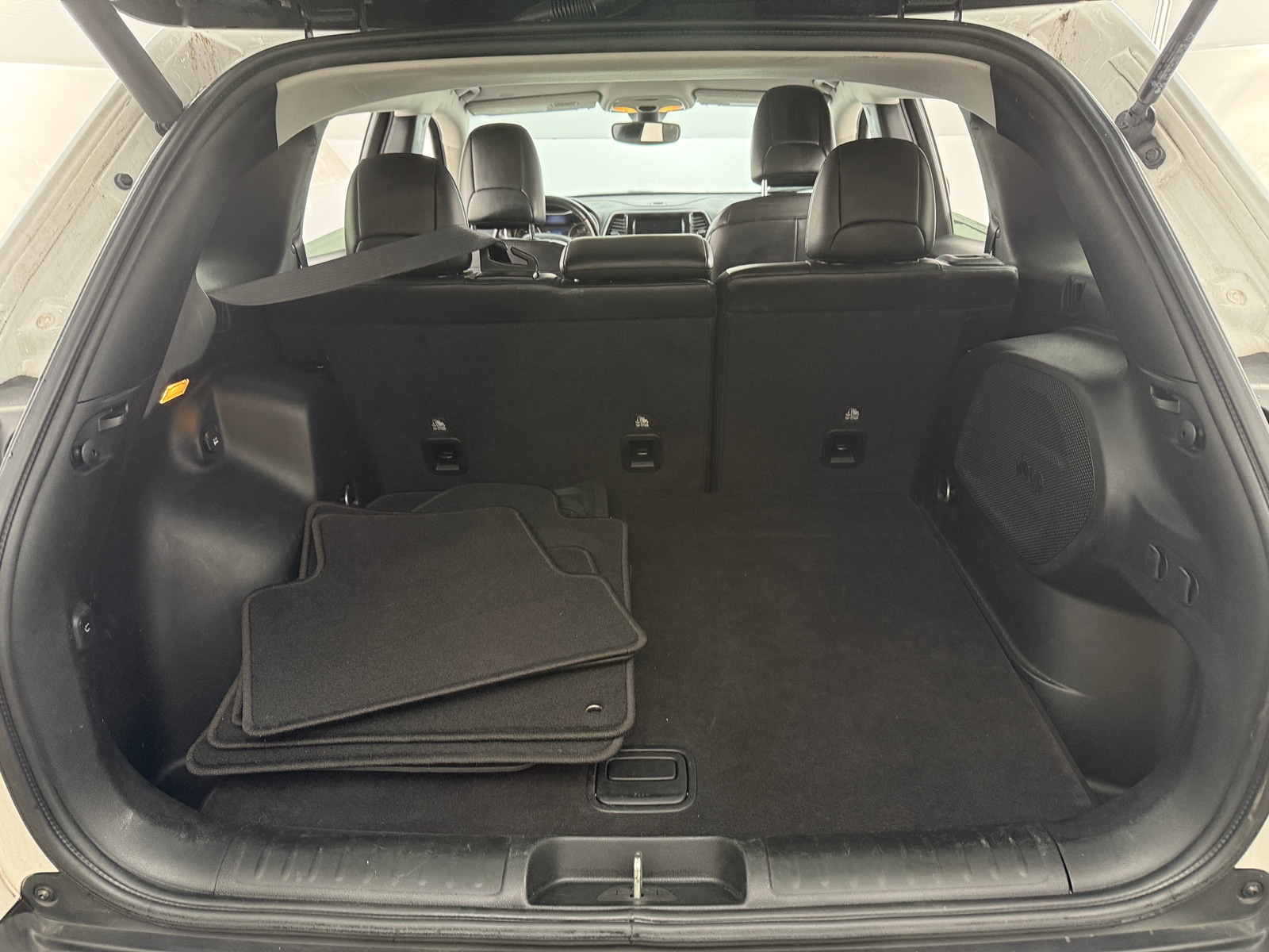 Thumbnail: 2020 Jeep Cherokee - 6