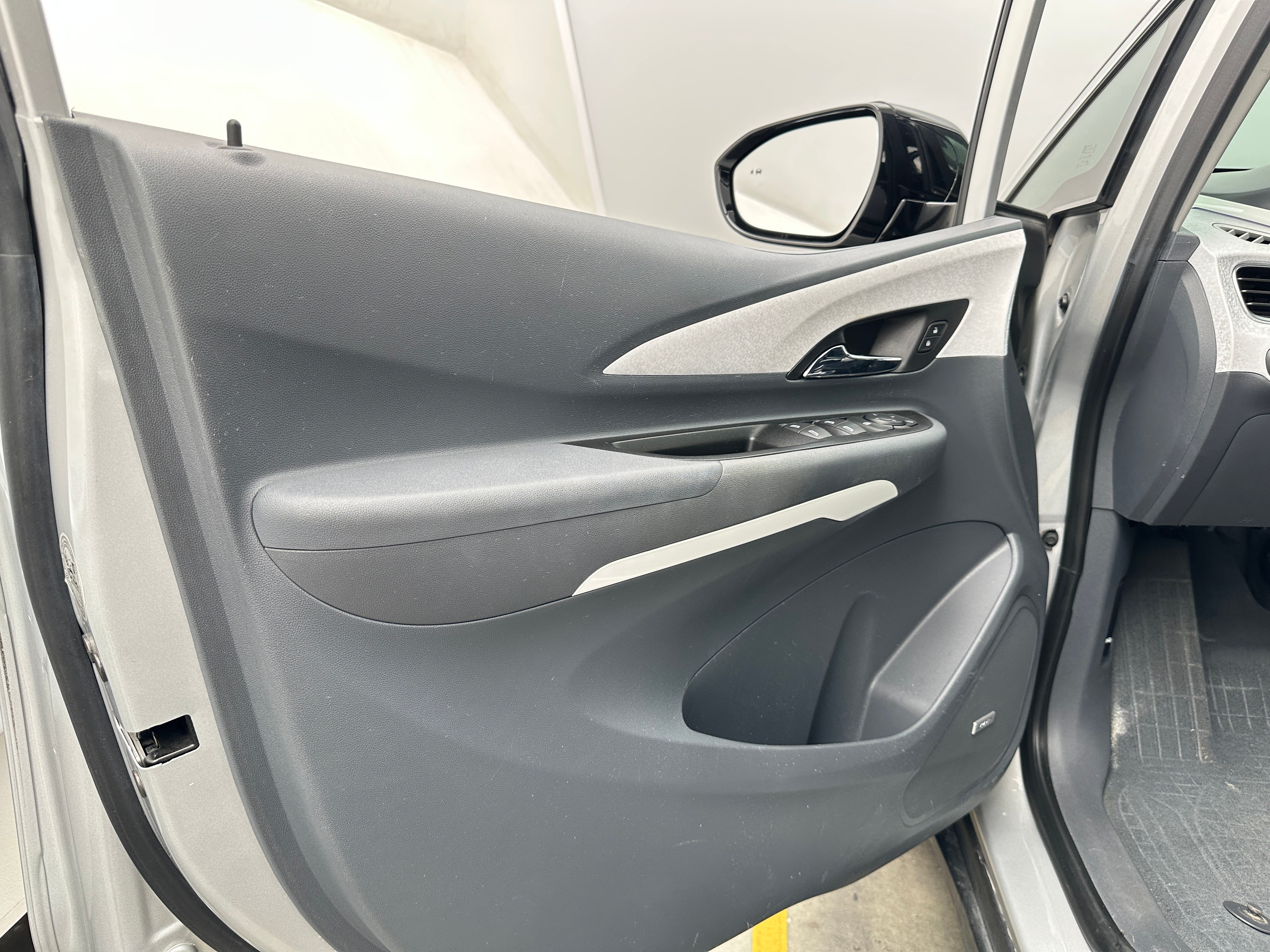 Used 2020 Chevrolet Bolt EV Premier with VIN 1G1FZ6S0XL4109295 for sale in Oak Creek, WI