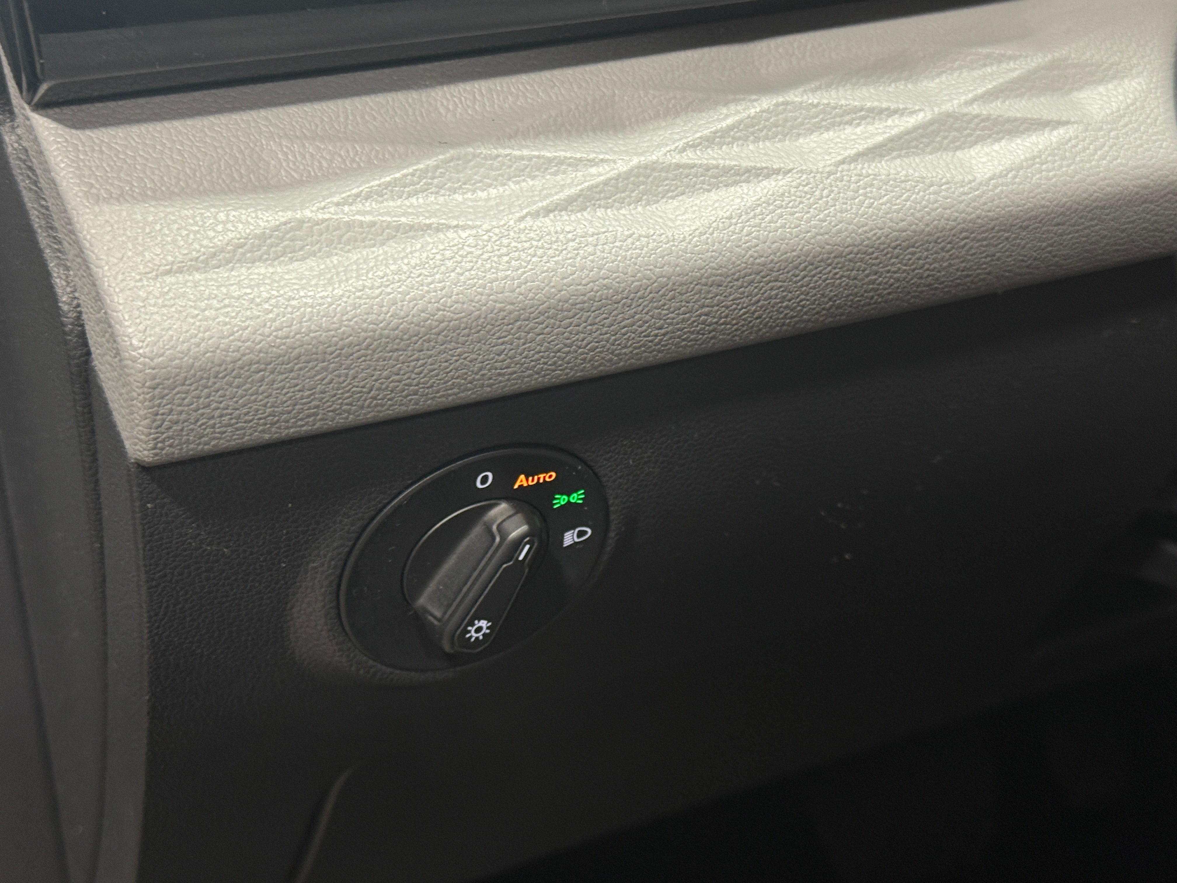 Used 2022 Volkswagen Taos S with VIN 3VVAX7B28NM047712 for sale in Oak Creek, WI