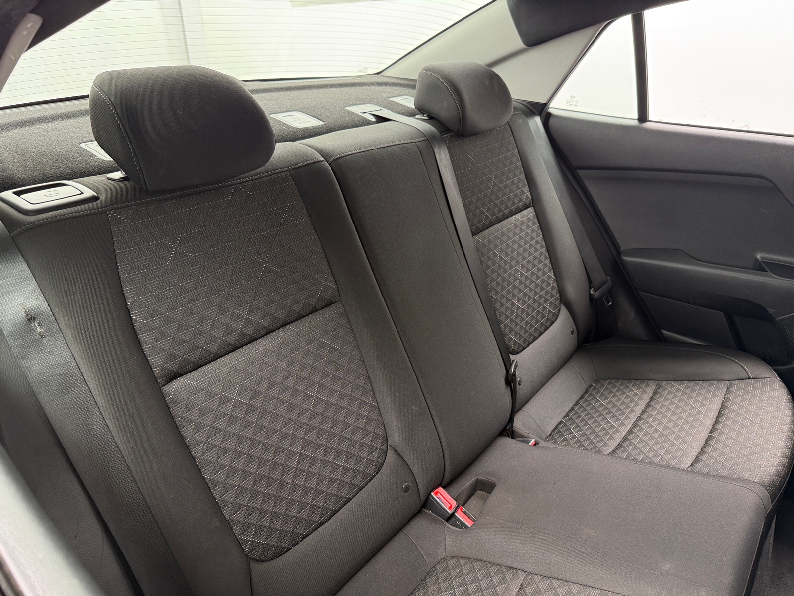 Thumbnail: 2021 Kia Rio - 6