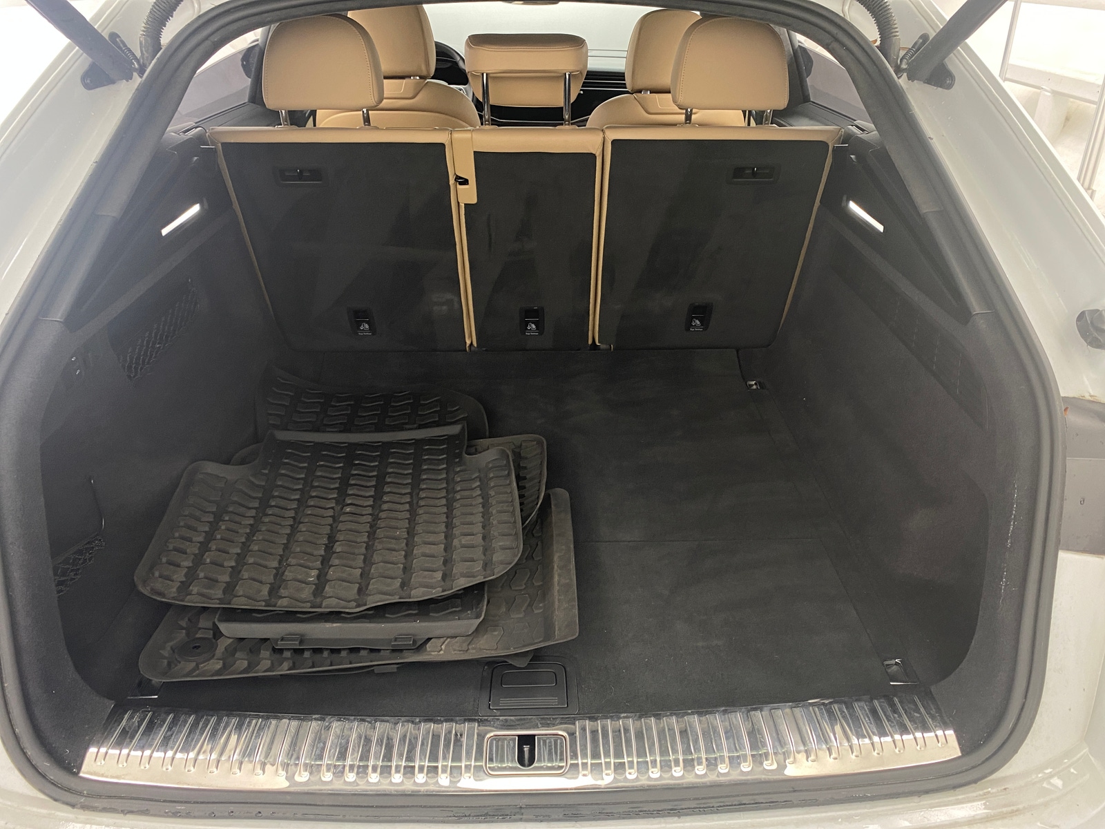 Thumbnail: 2021 Audi Q8 - 6