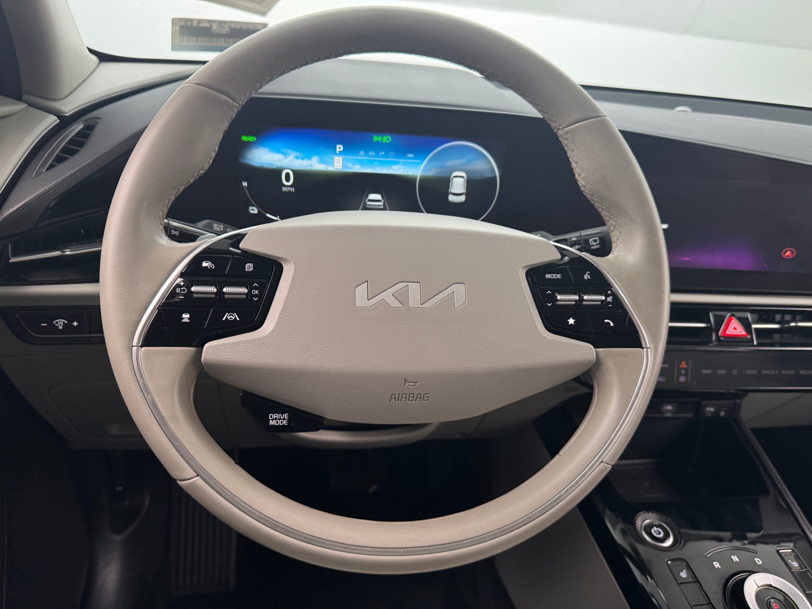 Thumbnail: 2023 Kia Niro - 4
