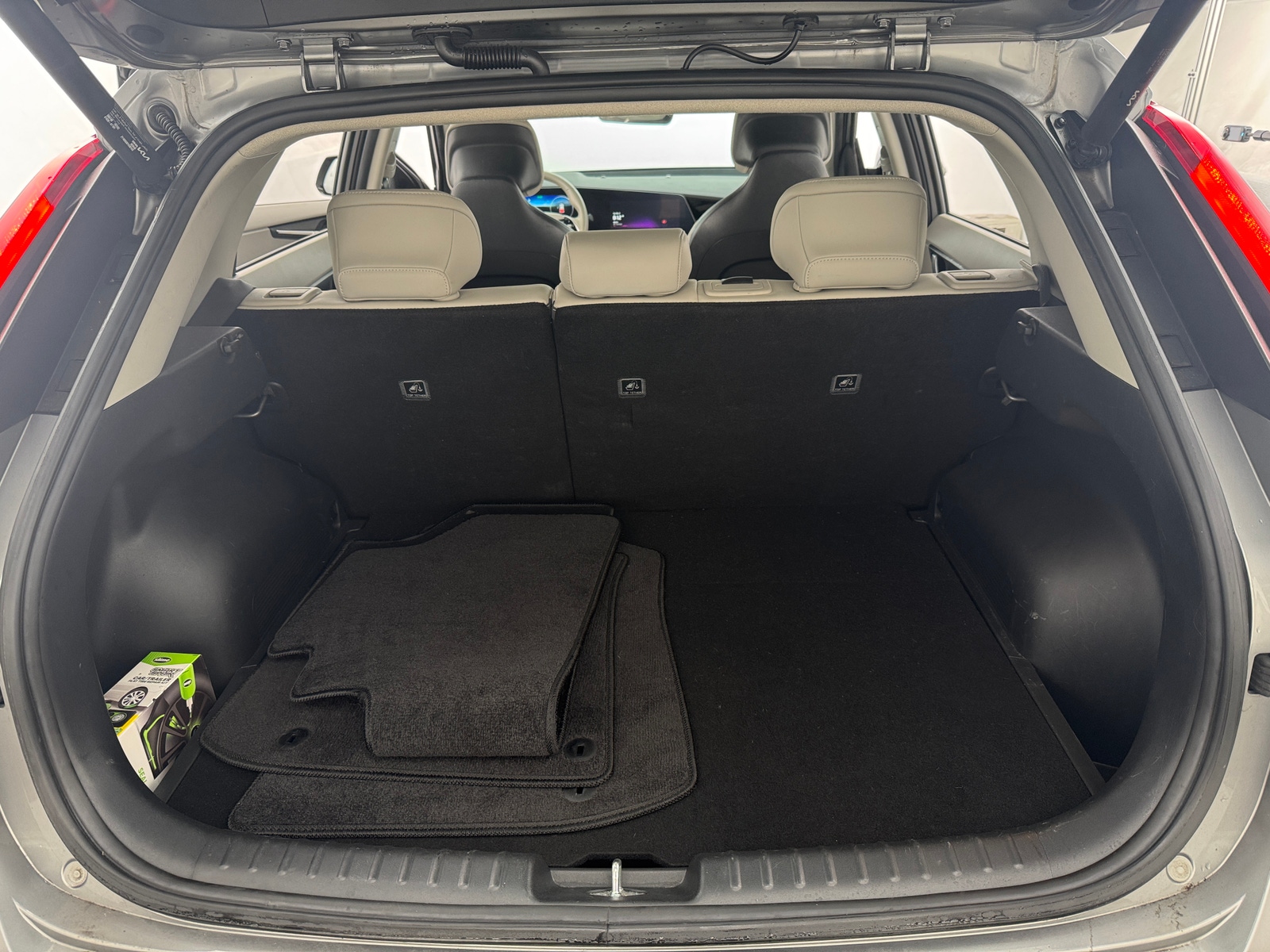 Thumbnail: 2023 Kia Niro - 6