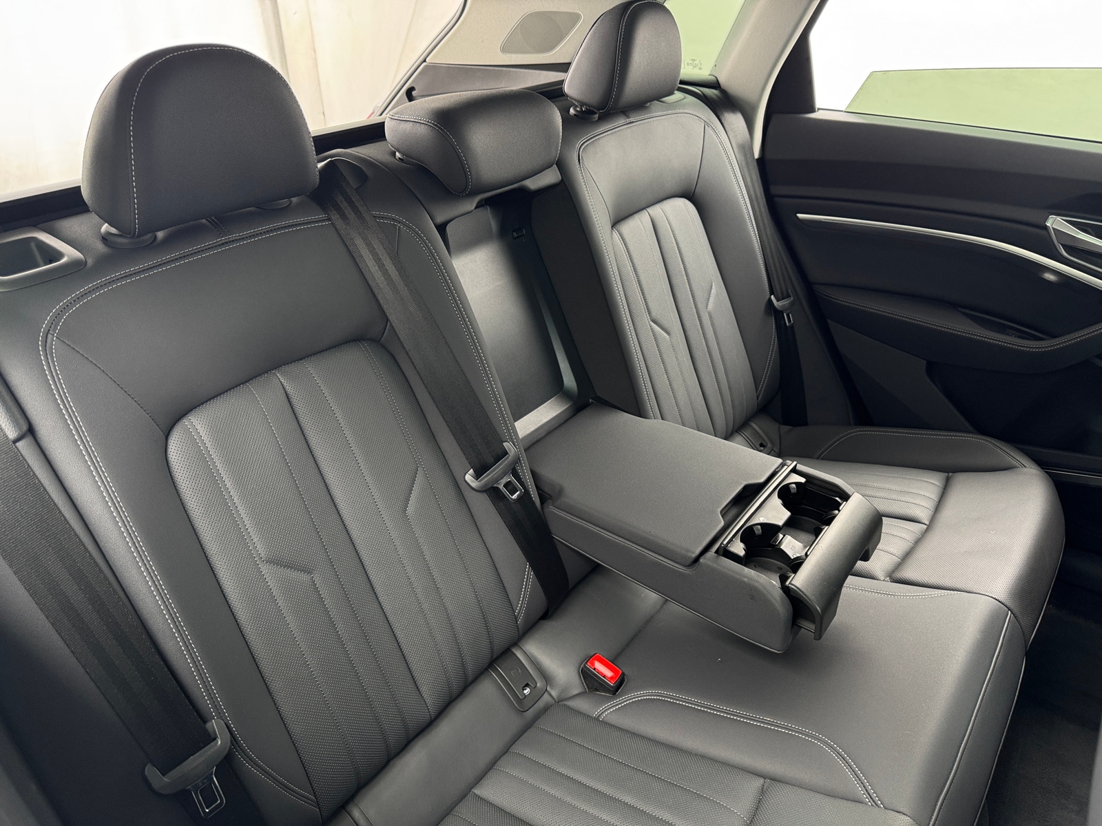 Thumbnail: 2022 Audi e-tron - 5