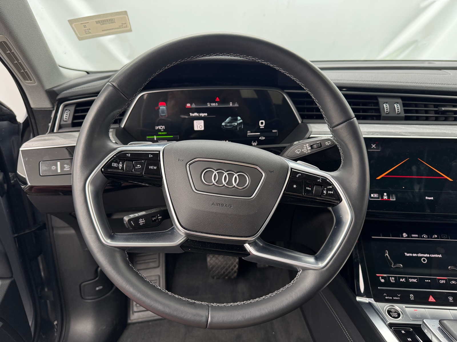 Thumbnail: 2022 Audi e-tron - 4