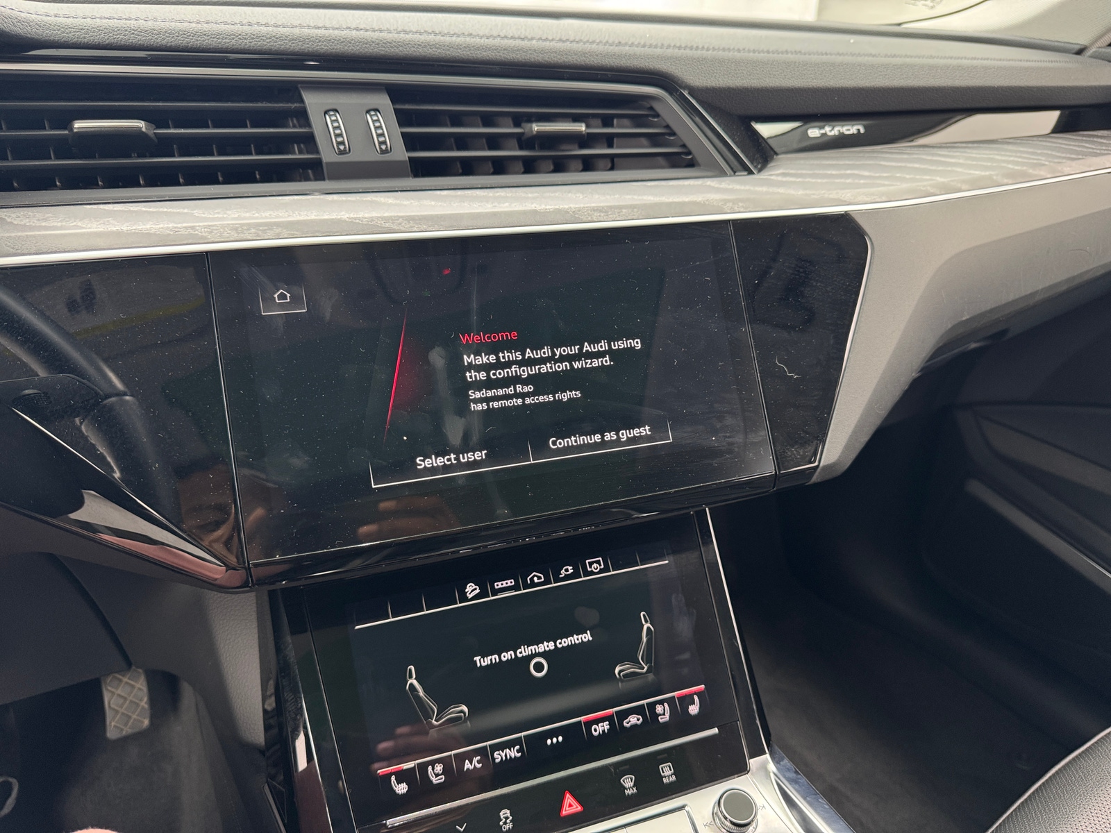 Thumbnail: 2022 Audi e-tron - 3