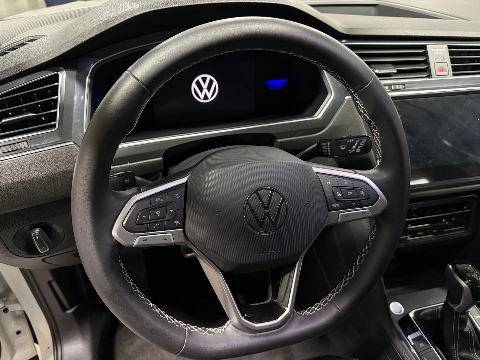 Thumbnail: 2023 Volkswagen Tiguan - 4