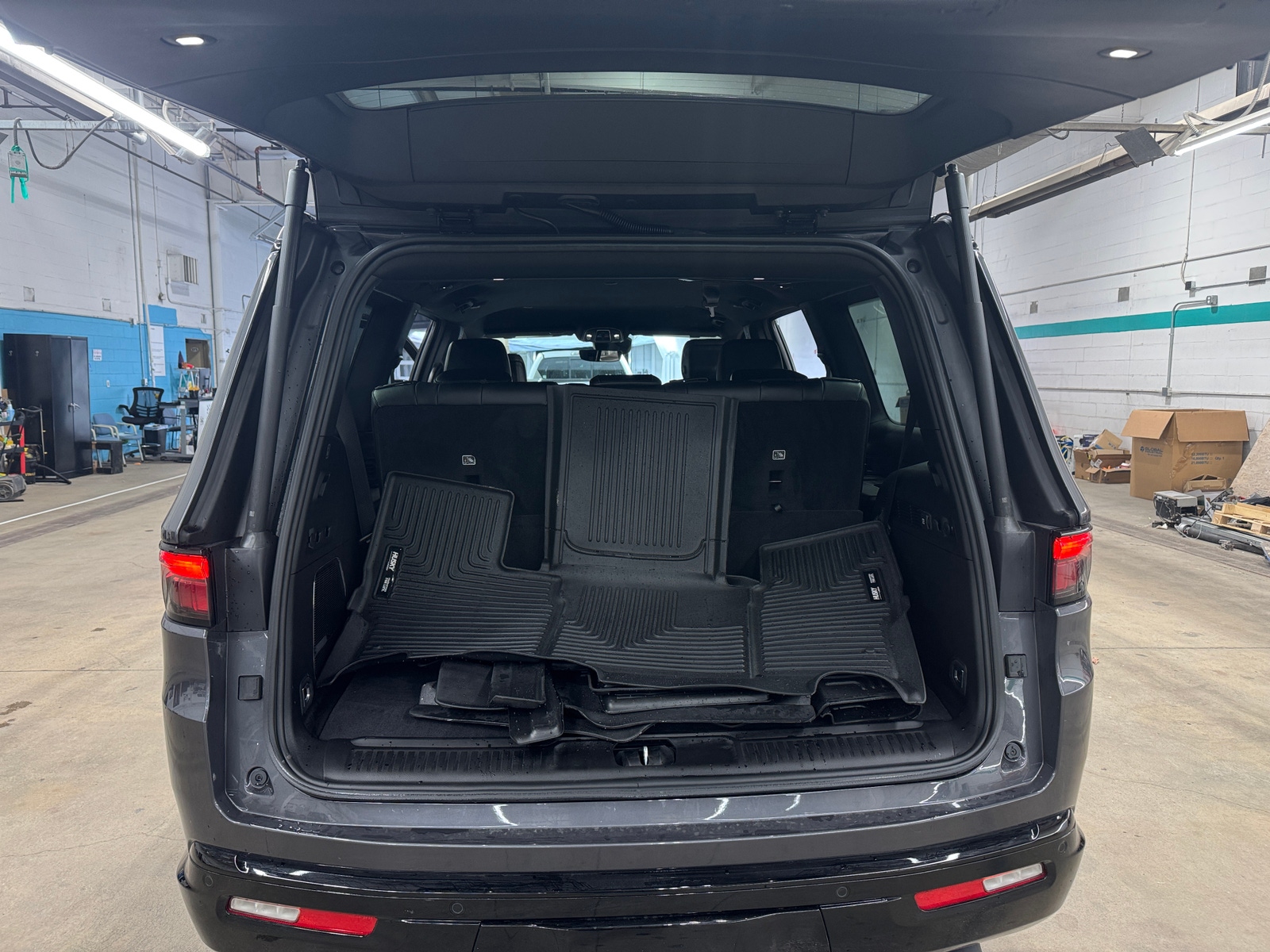 Thumbnail: 2025 Jeep Wagoneer - 6