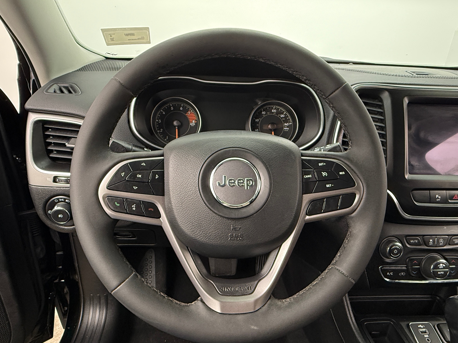 Thumbnail: 2022 Jeep Cherokee - 4