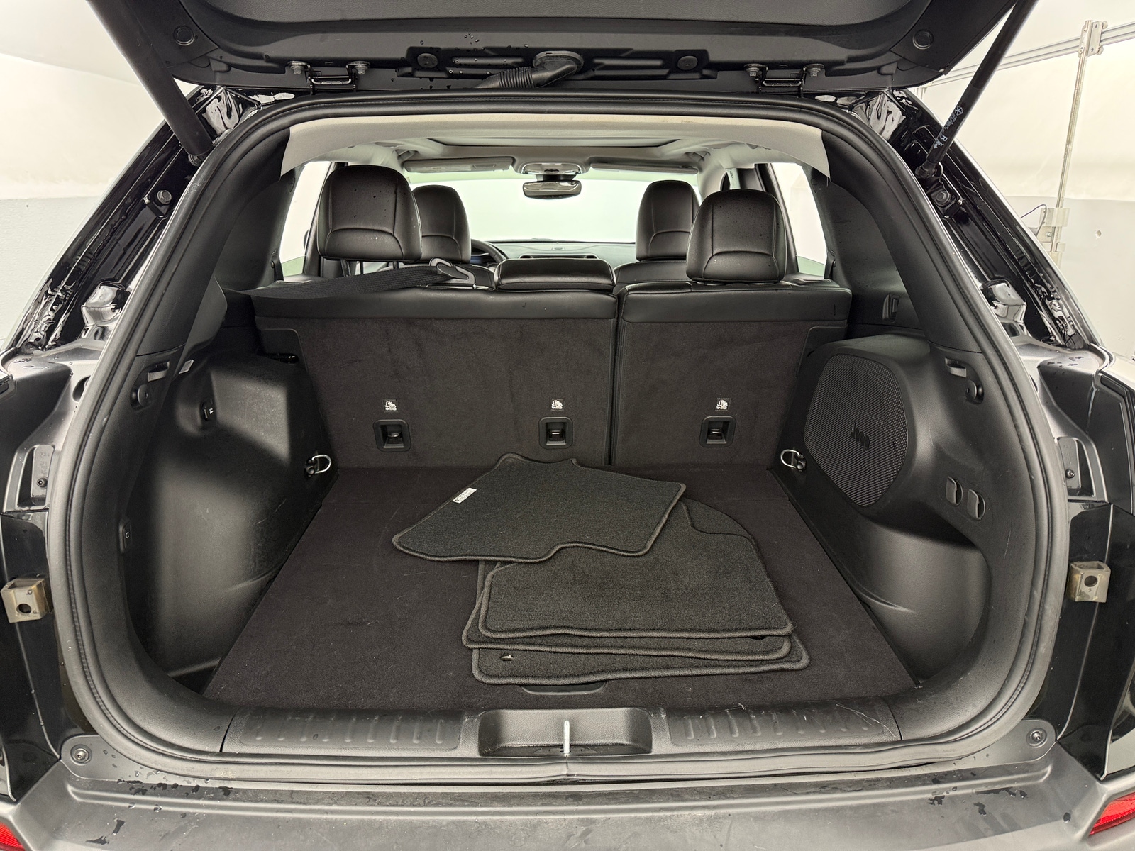 Thumbnail: 2022 Jeep Cherokee - 6