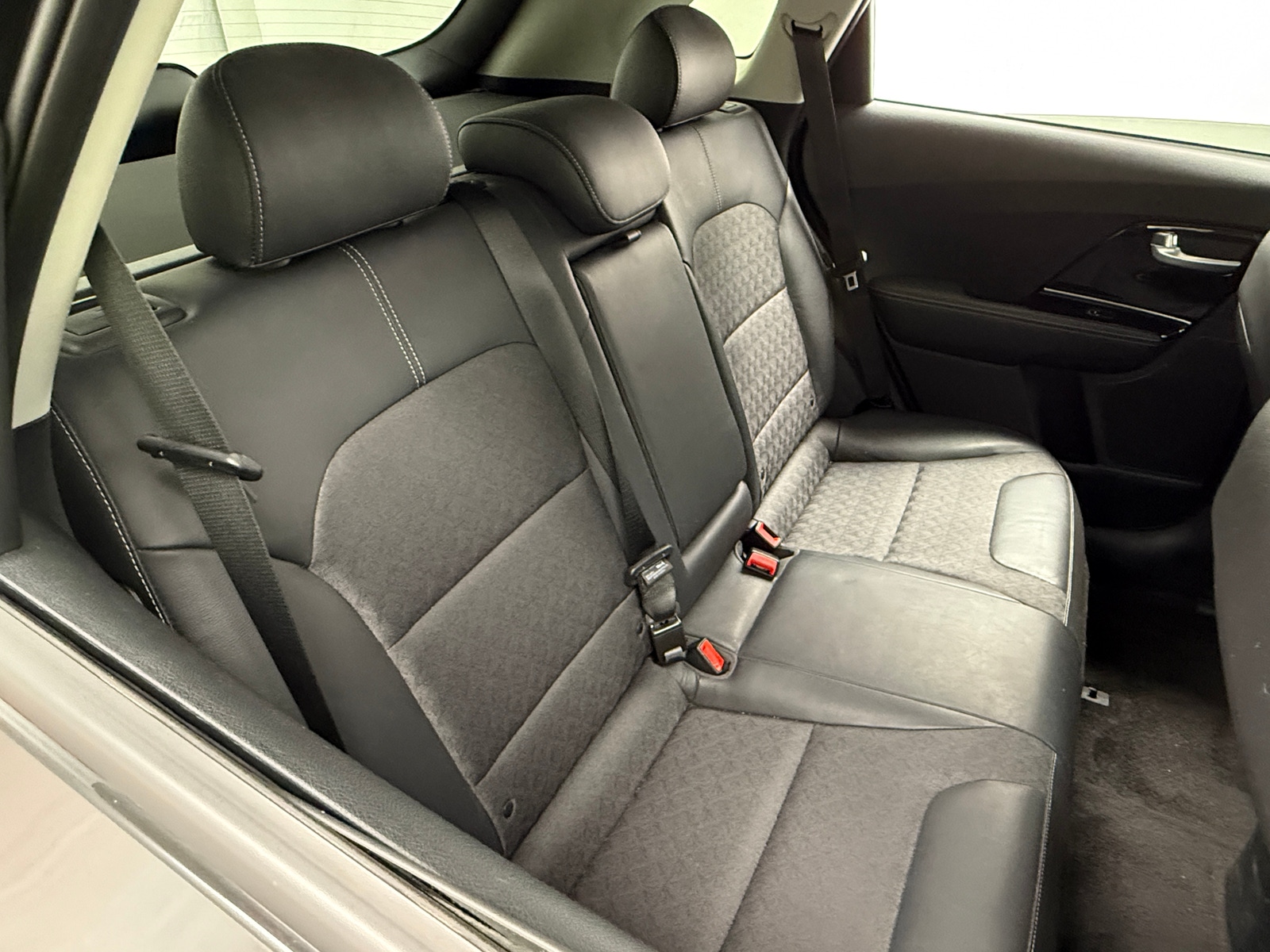 Thumbnail: 2018 Kia Niro - 6