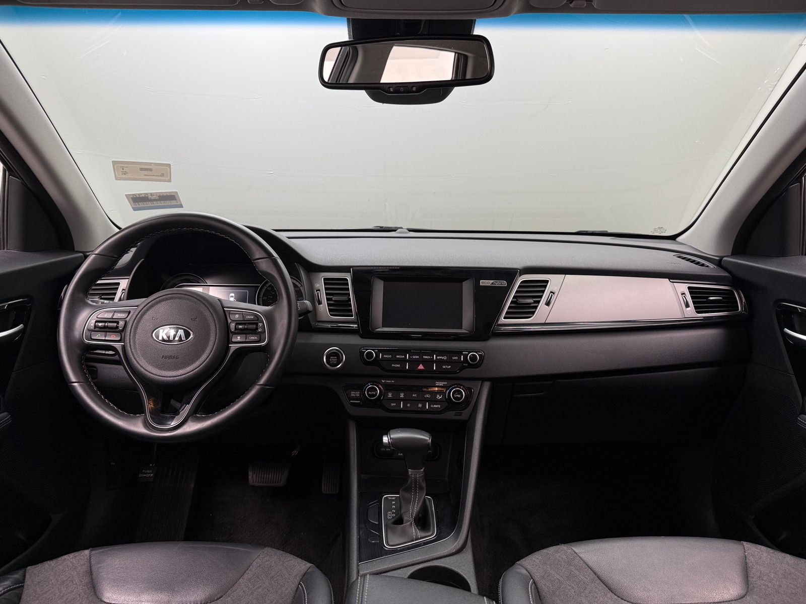 Thumbnail: 2018 Kia Niro - 3