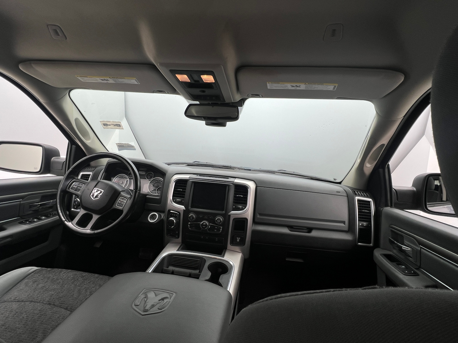 Thumbnail: 2020 RAM 1500 Classic - 3