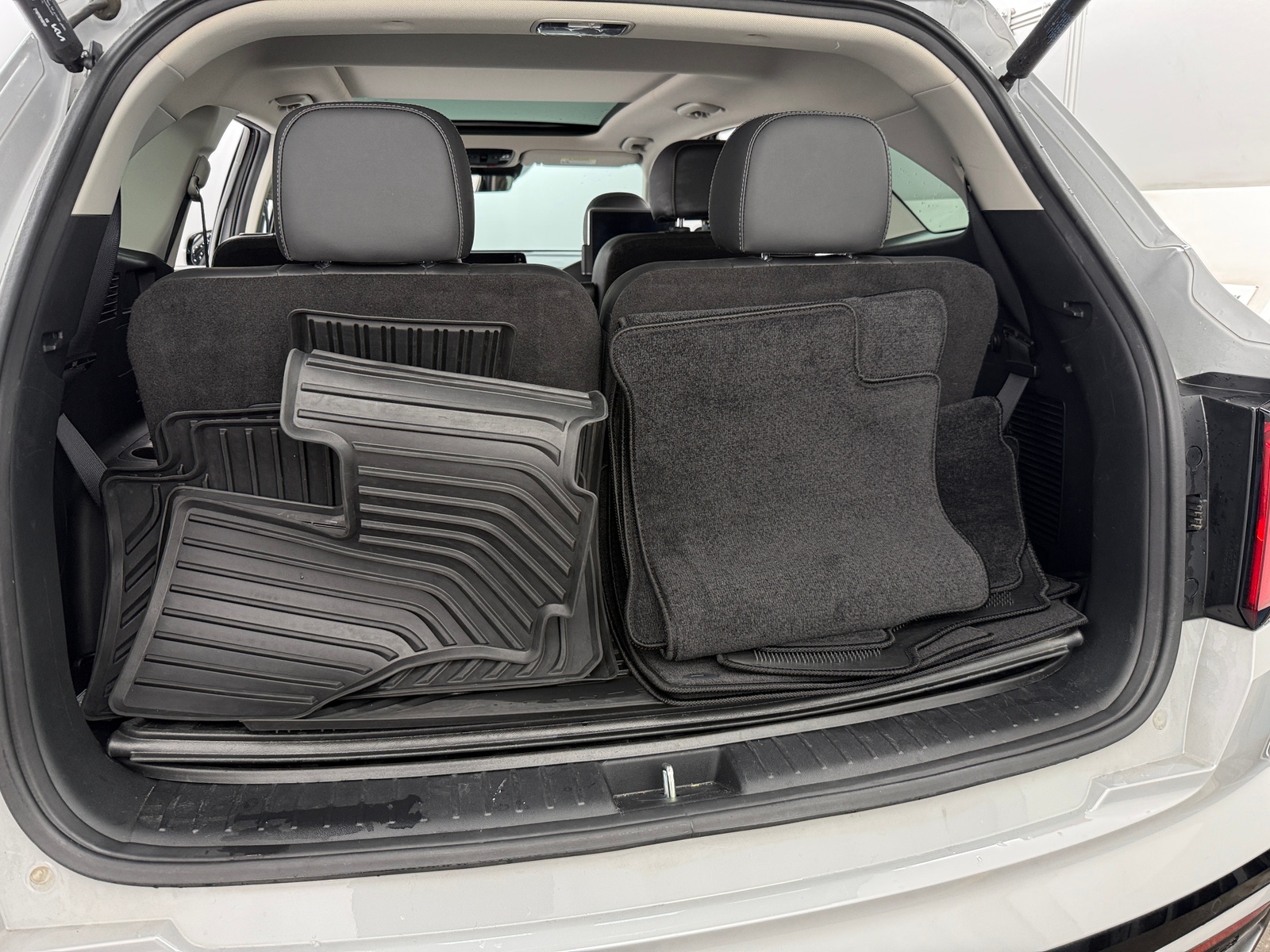 Thumbnail: 2023 Kia Sorento - 6