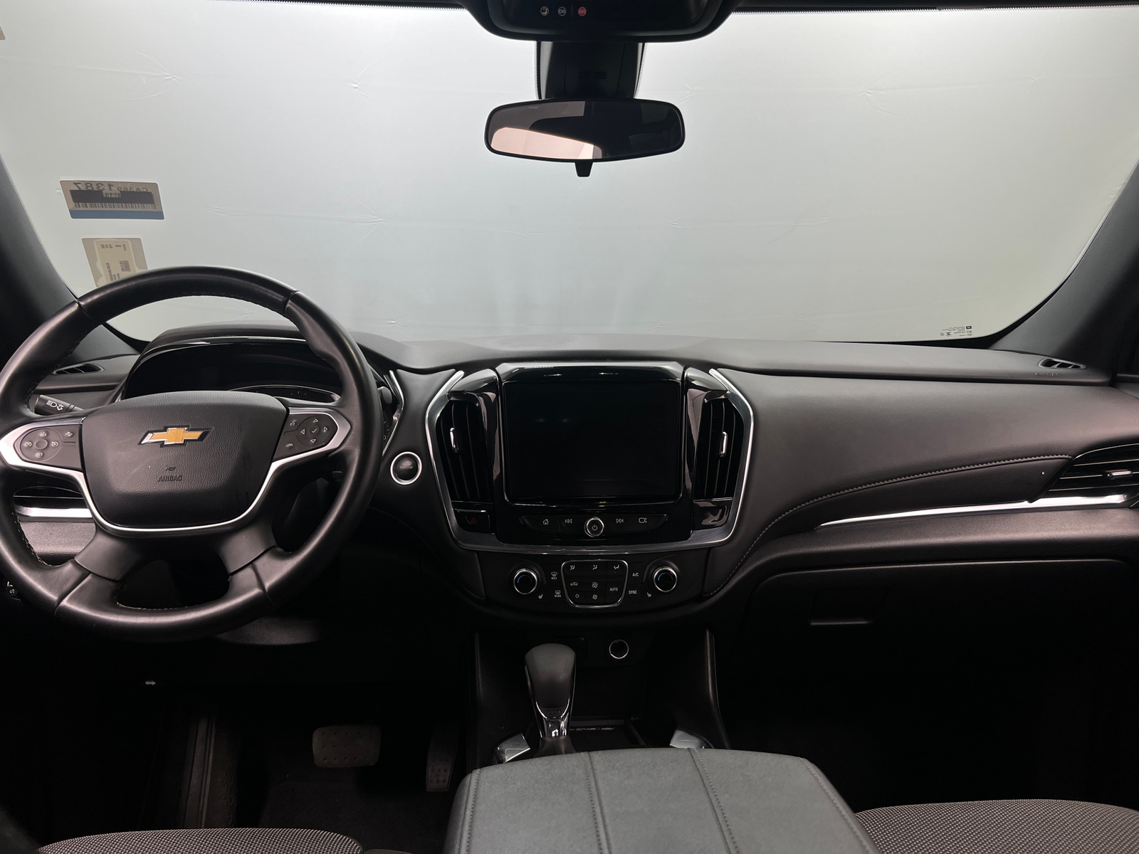 Thumbnail: 2023 Chevrolet Traverse - 3