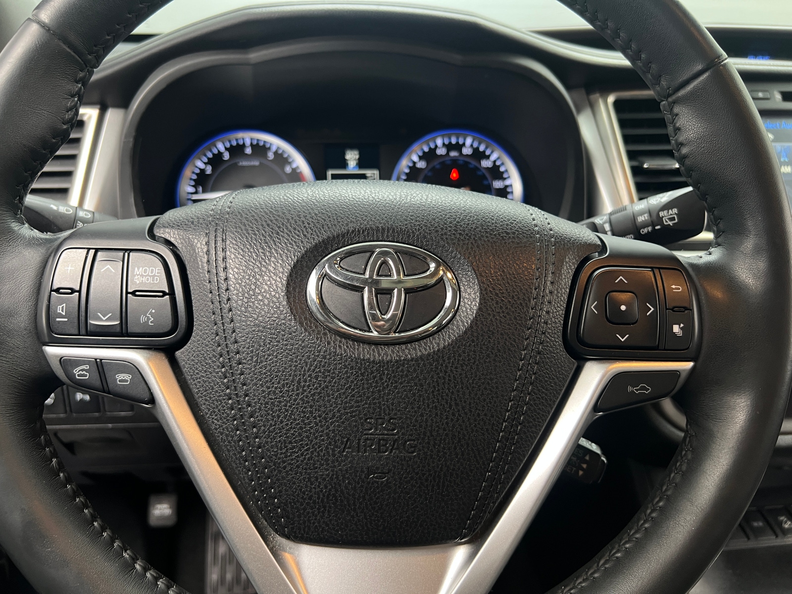 Thumbnail: 2016 Toyota Highlander - 4