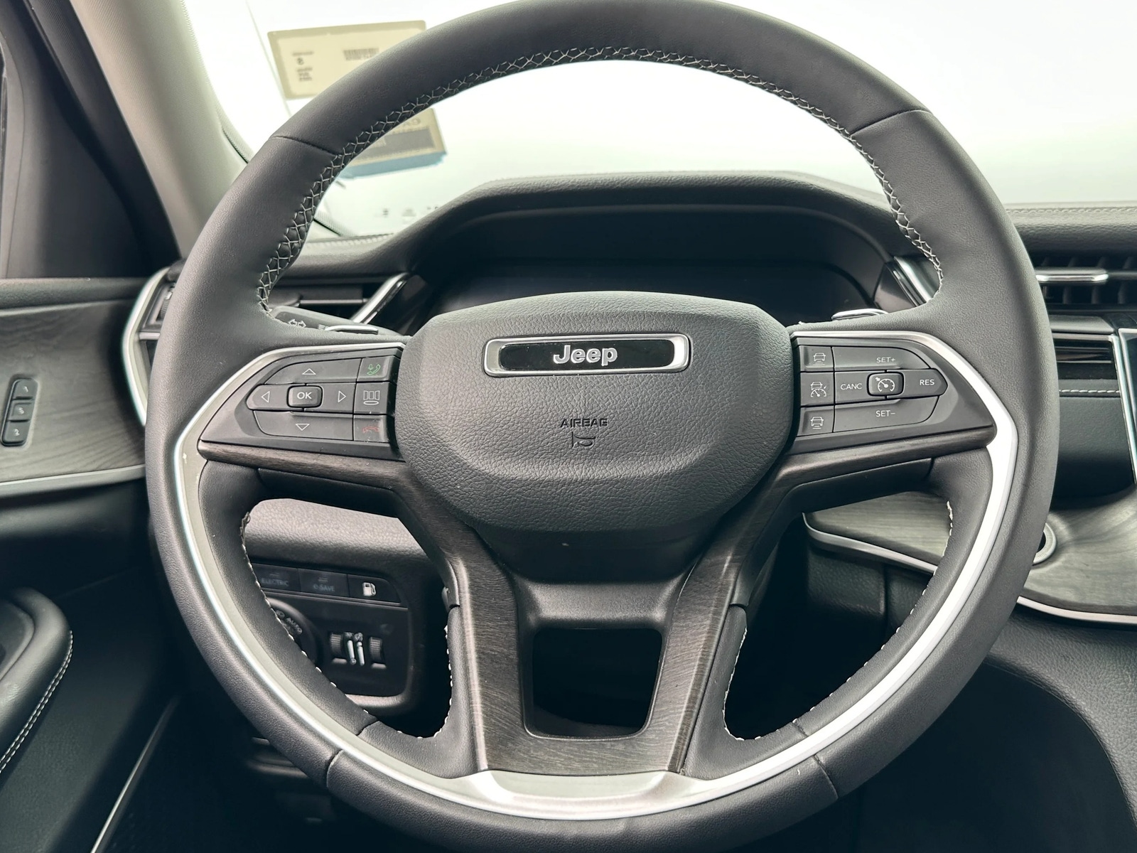 Thumbnail: 2023 Jeep Grand Cherokee - 4