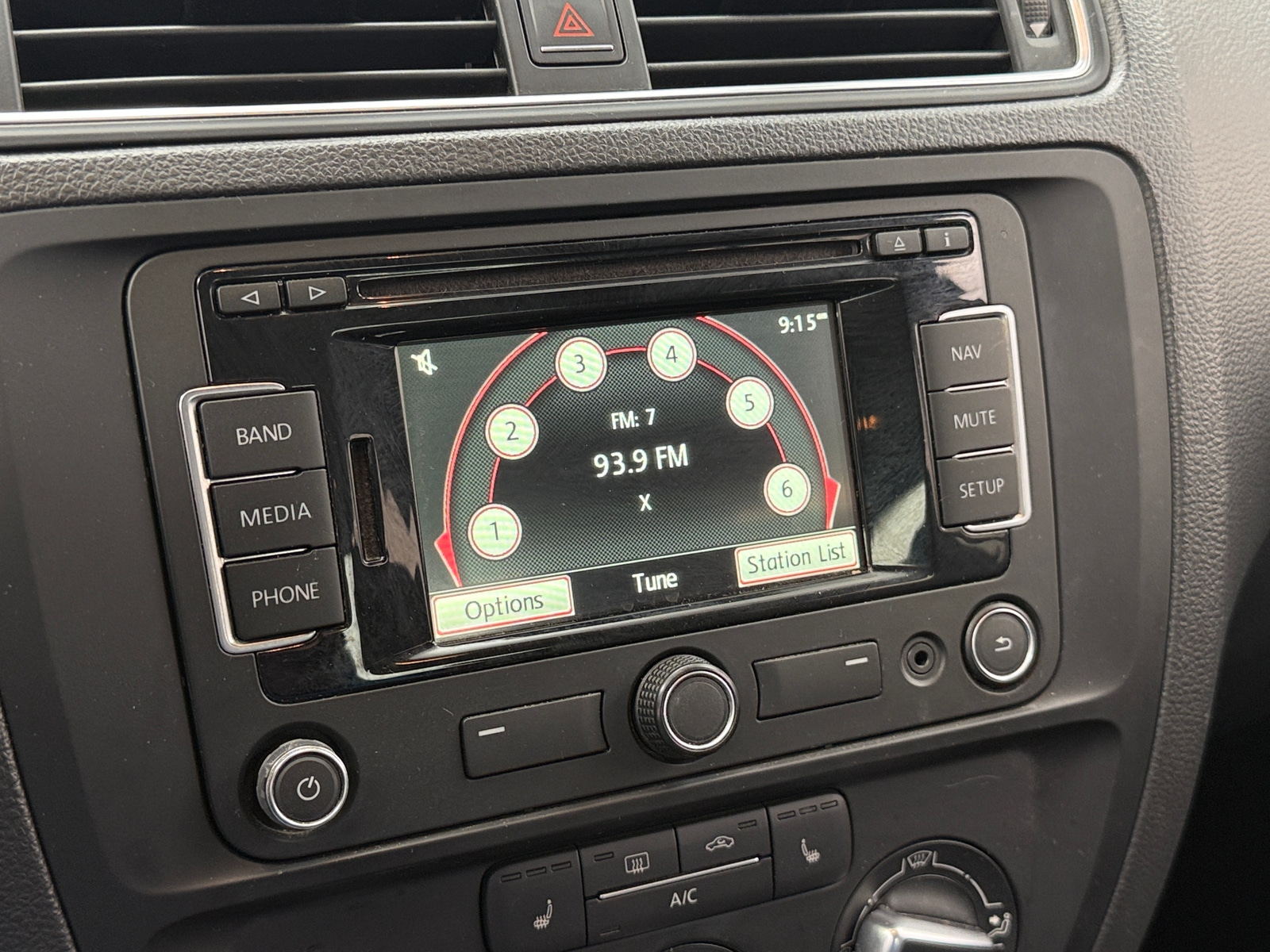 Thumbnail: 2015 Volkswagen Jetta - 4