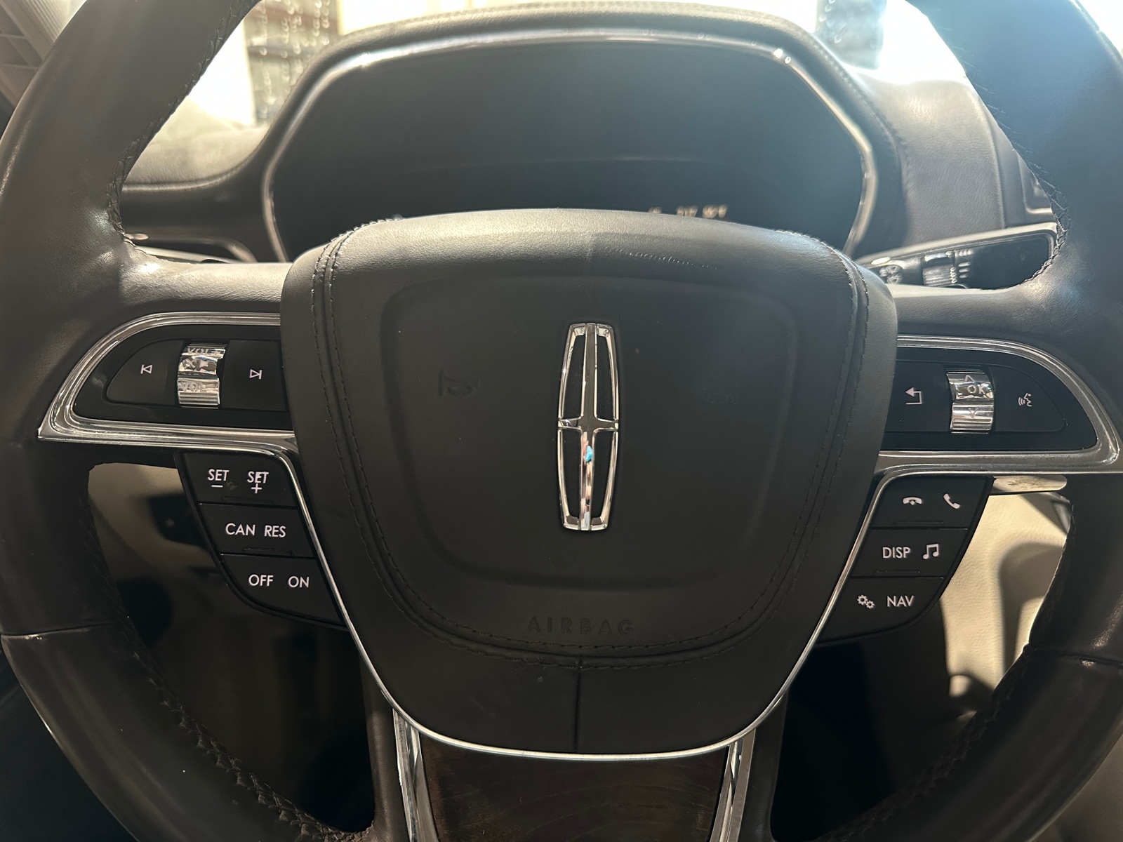 Thumbnail: 2017 Lincoln Continental - 4