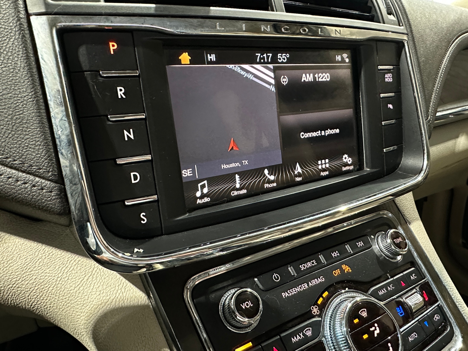 Thumbnail: 2017 Lincoln Continental - 3