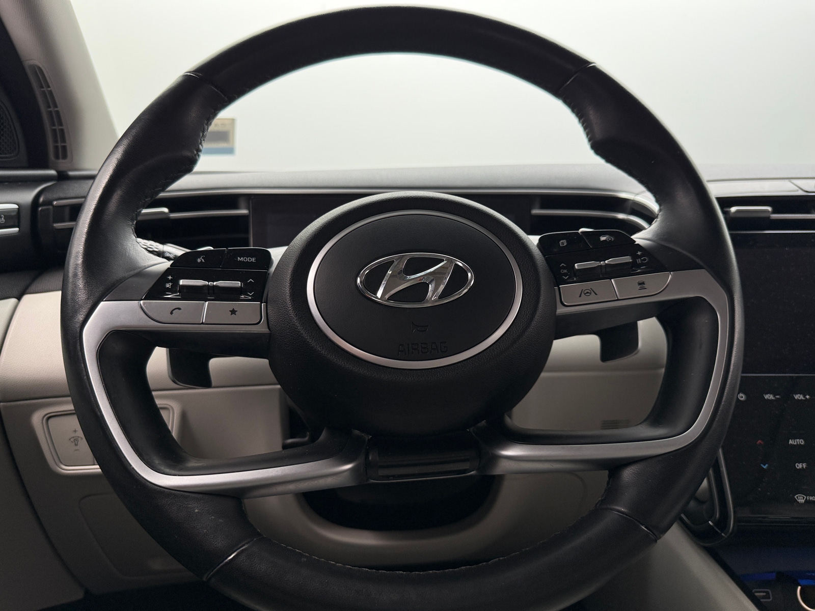 Thumbnail: 2022 Hyundai Tucson - 4