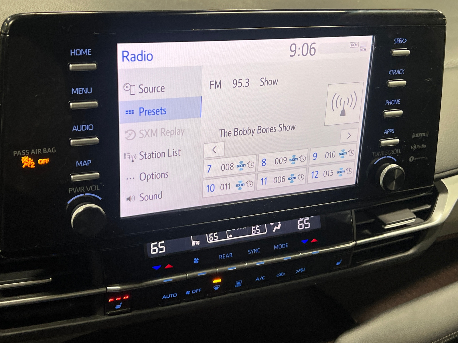 Thumbnail: 2022 Toyota Sienna - 3