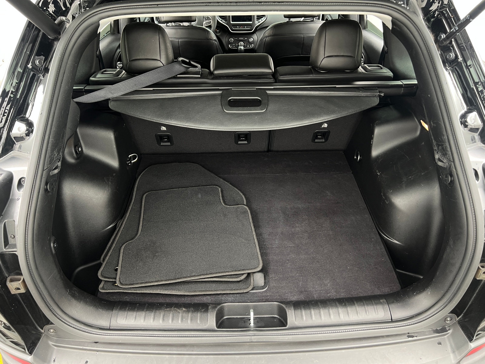 Thumbnail: 2021 Jeep Cherokee - 6