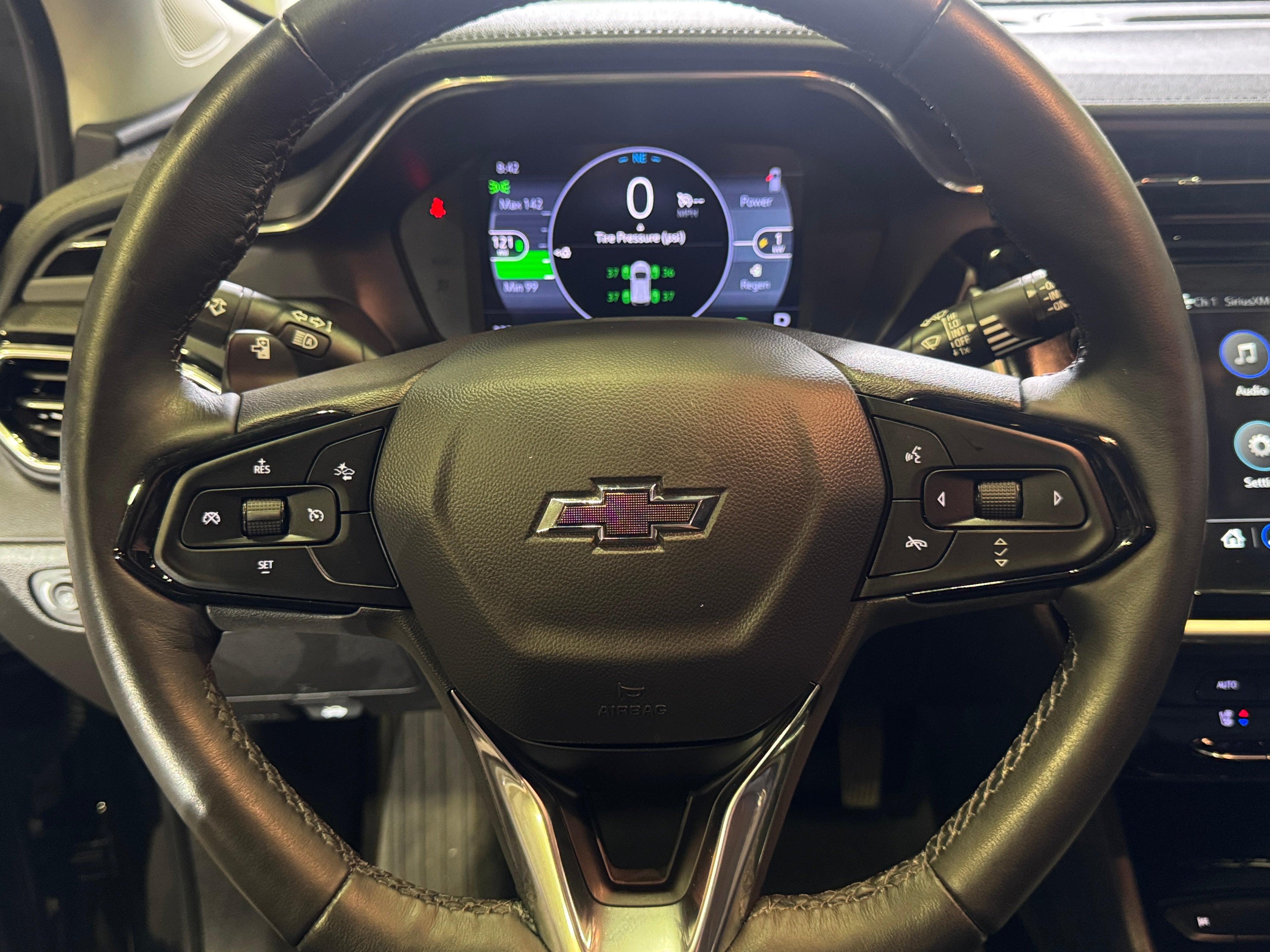 Used 2023 Chevrolet Bolt EUV LT with VIN 1G1FY6S05P4177464 for sale in Oak Creek, WI