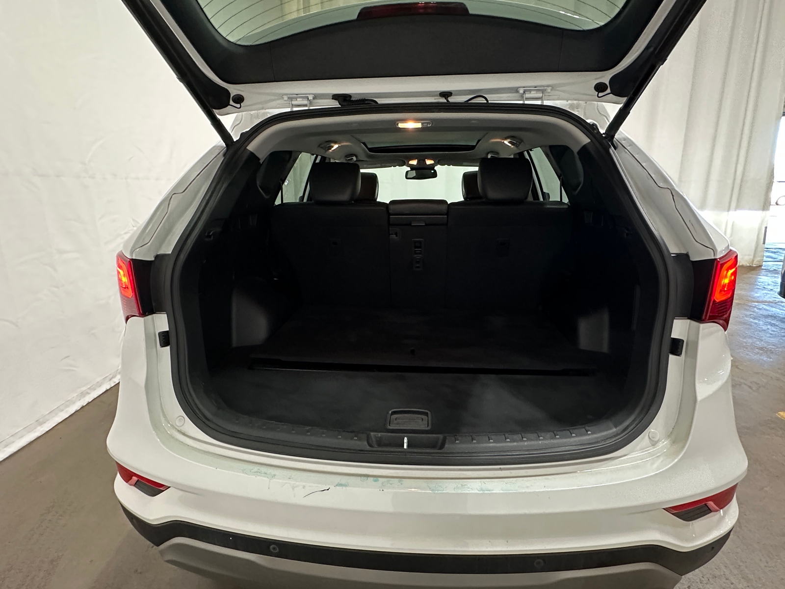 Thumbnail: 2017 Hyundai Santa Fe - 6