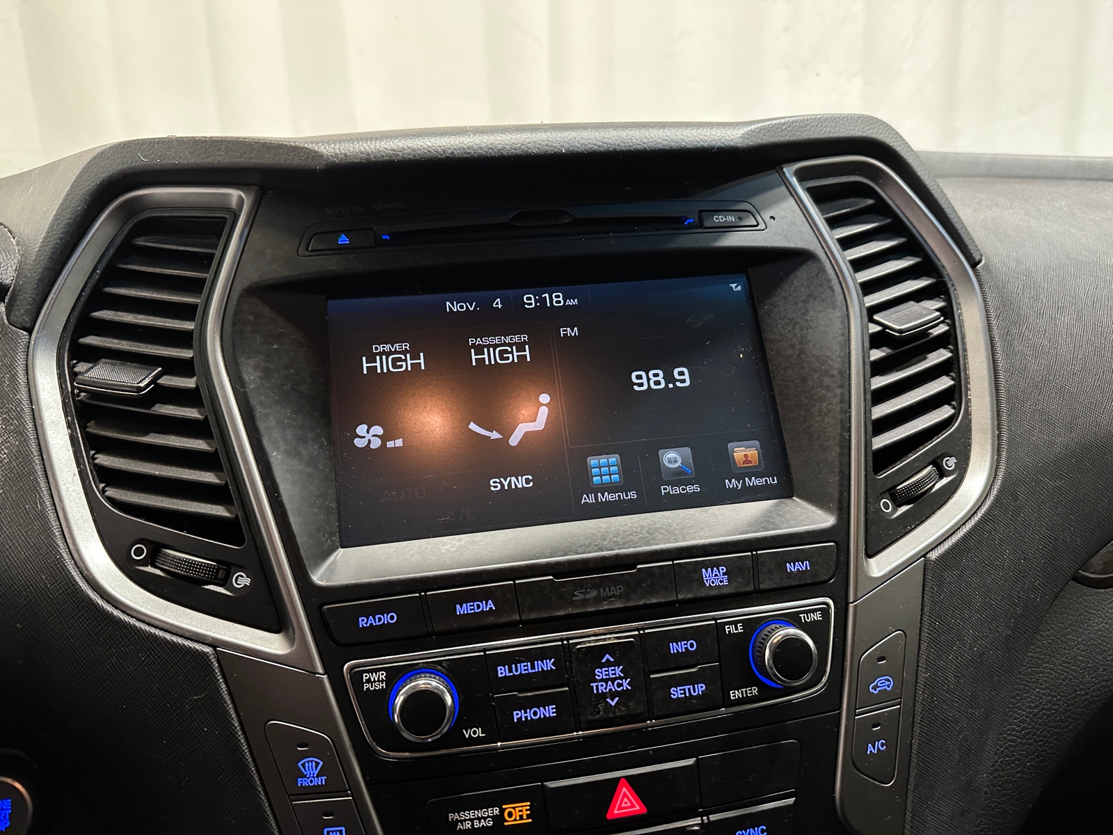 Thumbnail: 2017 Hyundai Santa Fe - 3