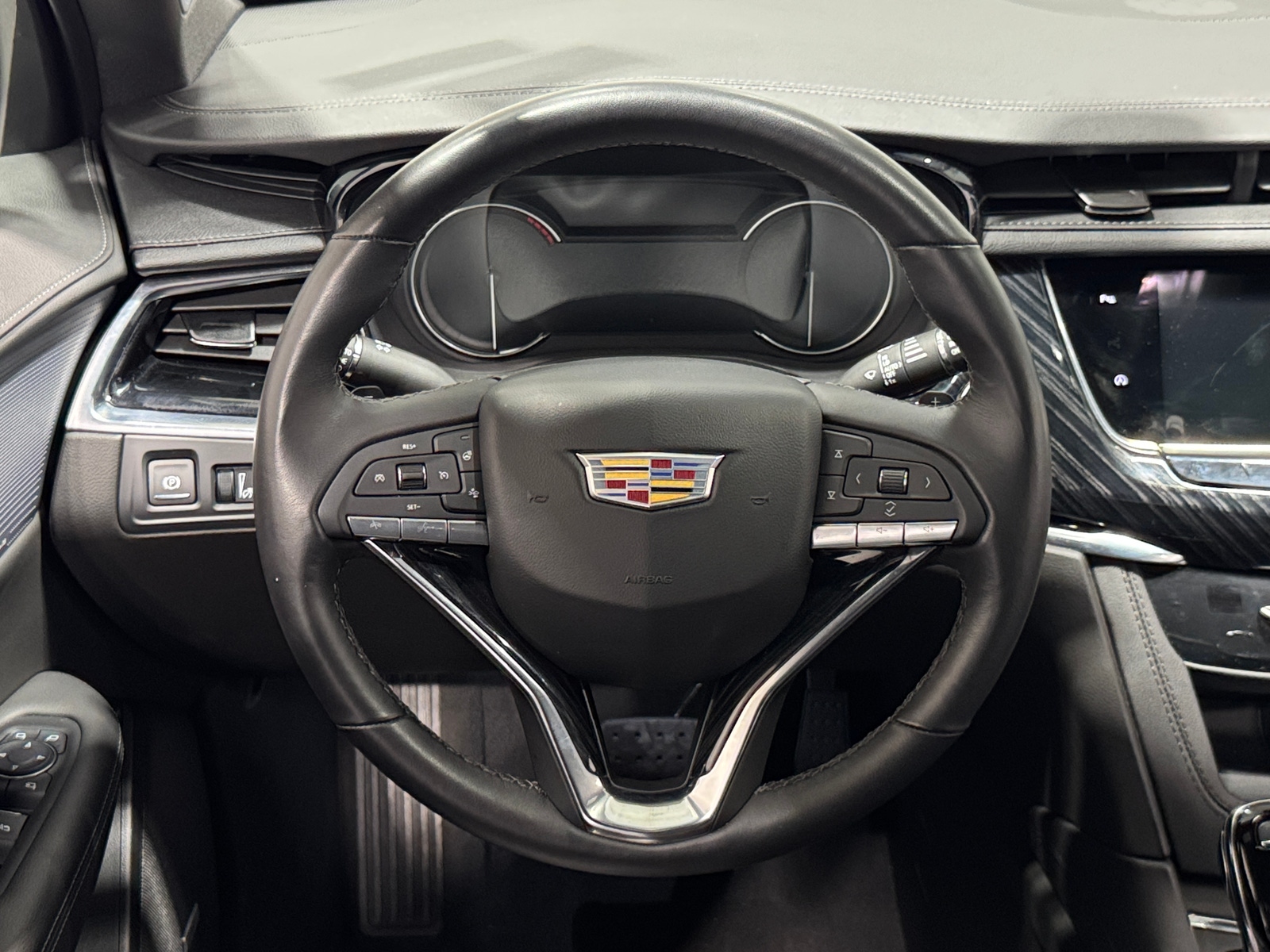 Thumbnail: 2025 Cadillac XT6 - 4