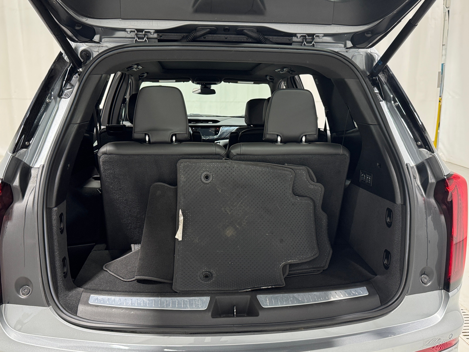 Thumbnail: 2025 Cadillac XT6 - 6