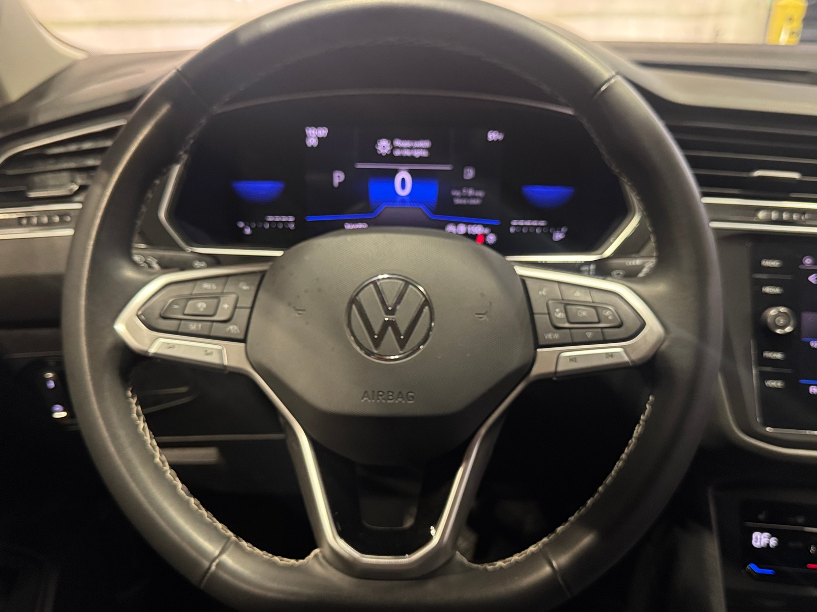 Thumbnail: 2022 Volkswagen Tiguan - 4