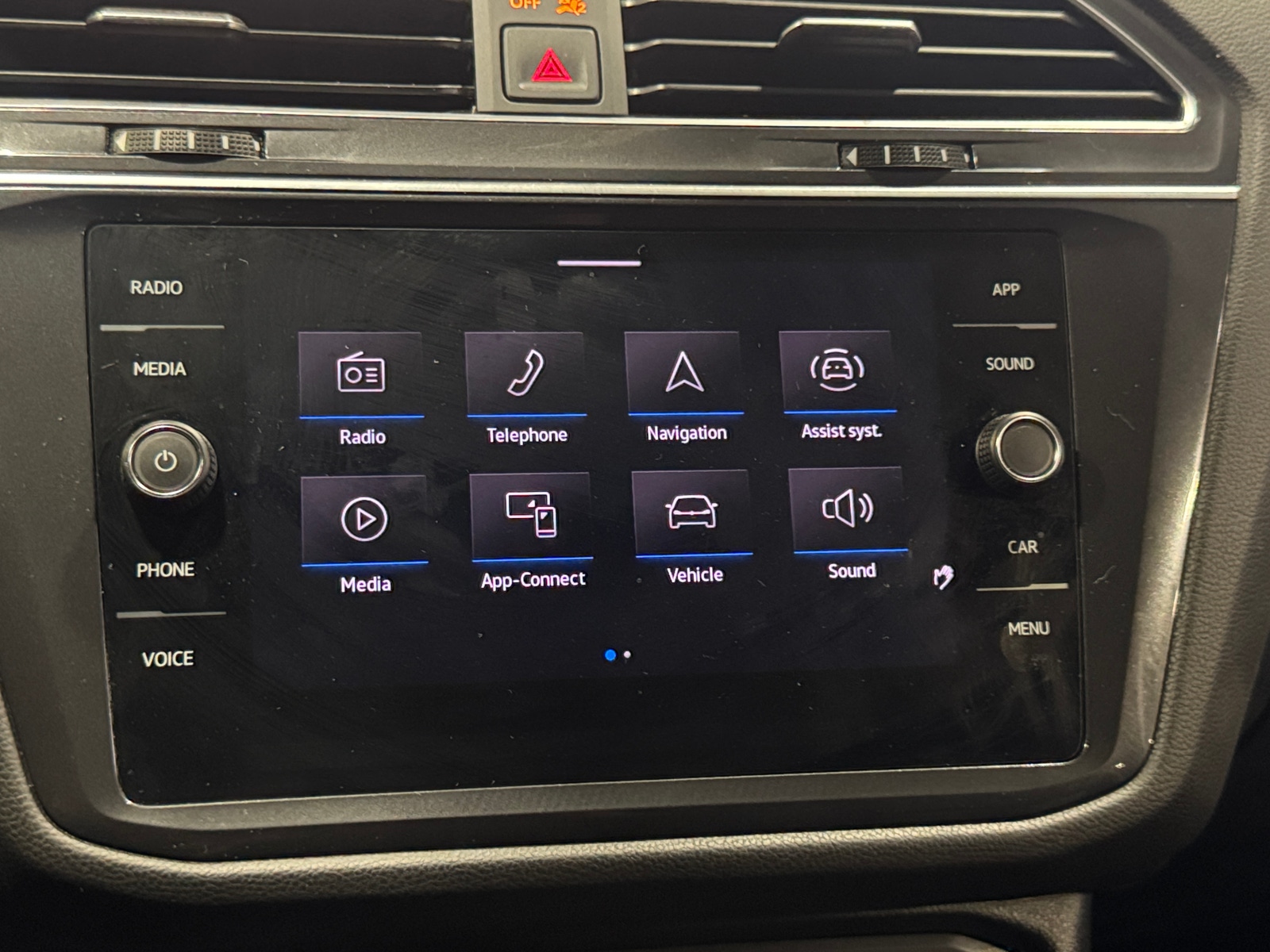 Thumbnail: 2022 Volkswagen Tiguan - 3