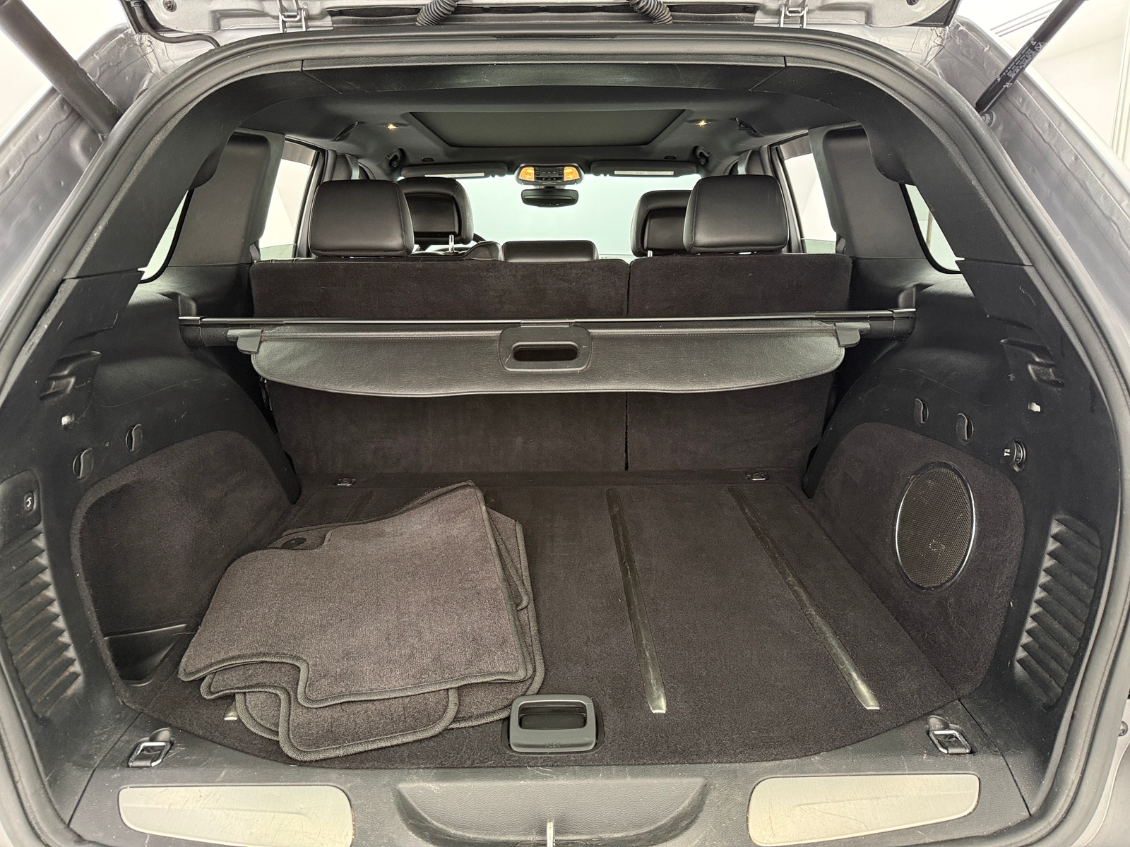 Thumbnail: 2017 Jeep Grand Cherokee - 6