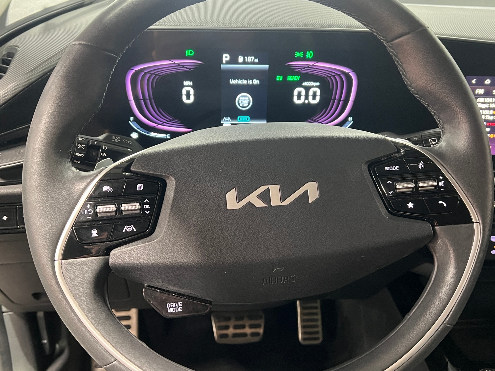Thumbnail: 2023 Kia Niro - 4