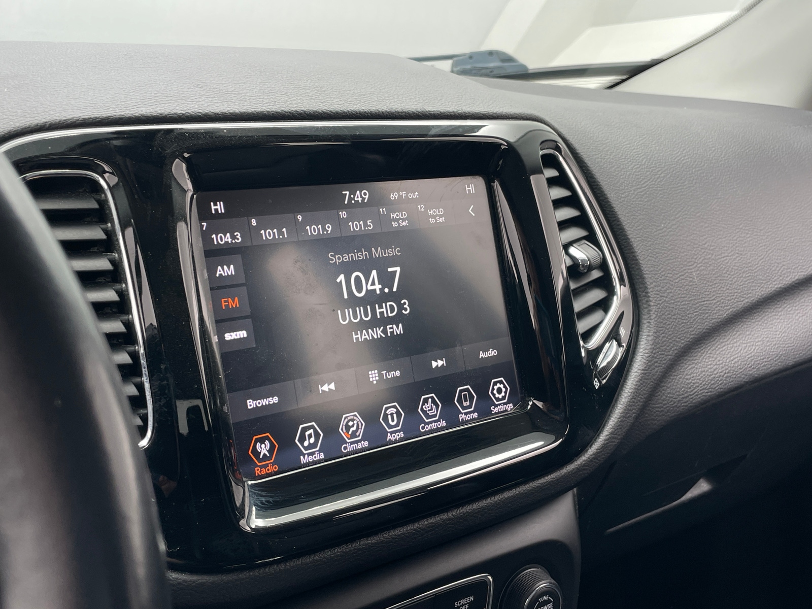 Thumbnail: 2021 Jeep Compass - 3