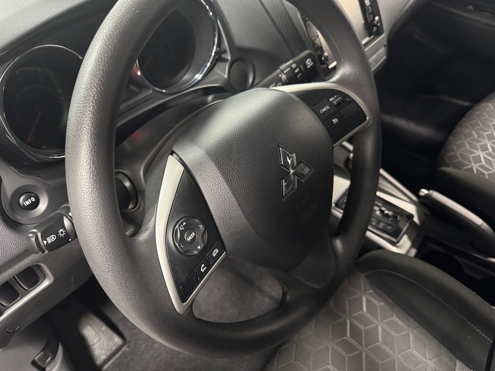 Thumbnail: 2024 Mitsubishi Outlander Sport - 5