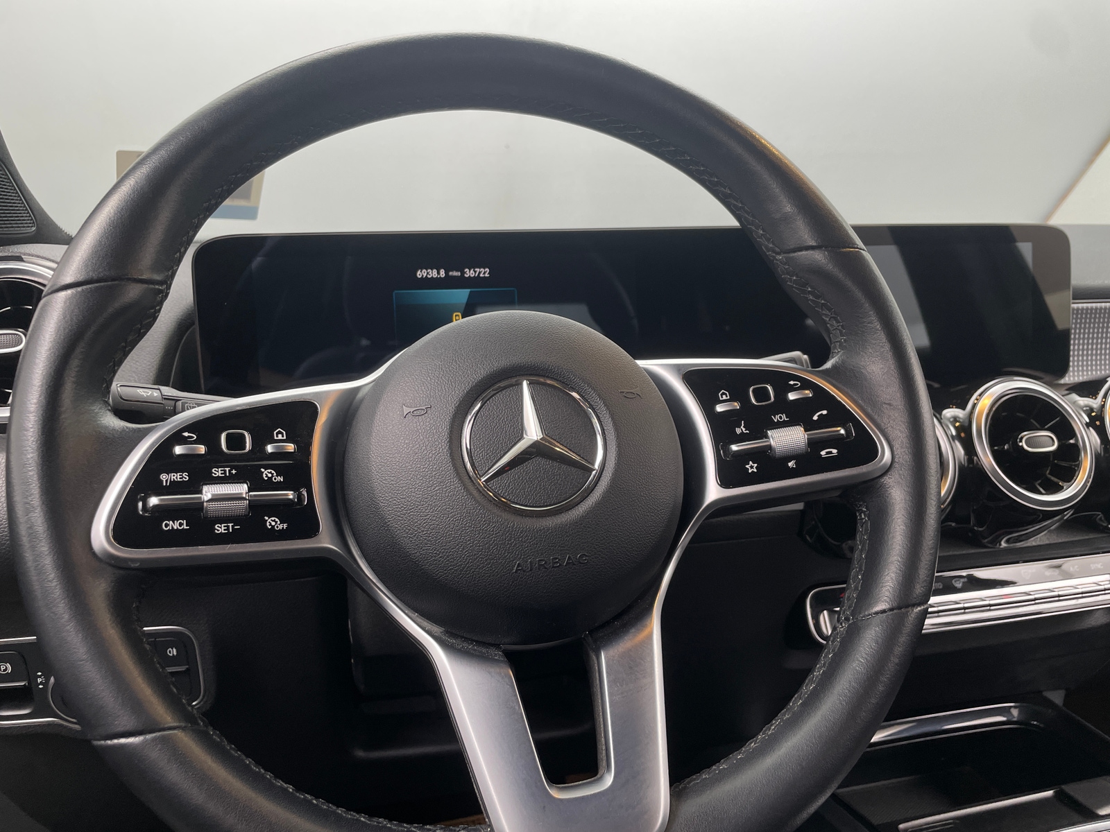 Thumbnail: 2022 Mercedes-Benz GLB - 4