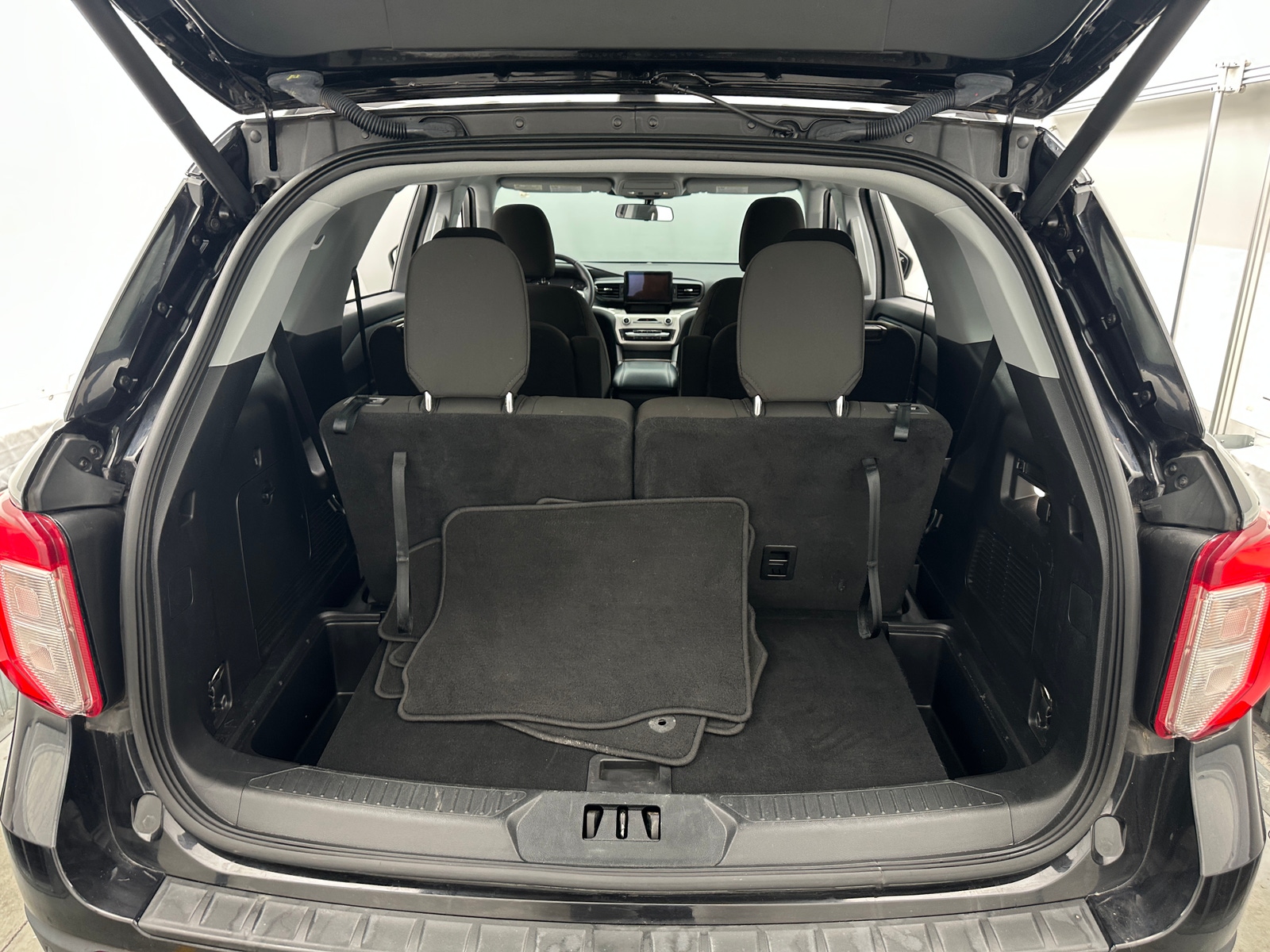 Thumbnail: 2022 Ford Explorer - 7