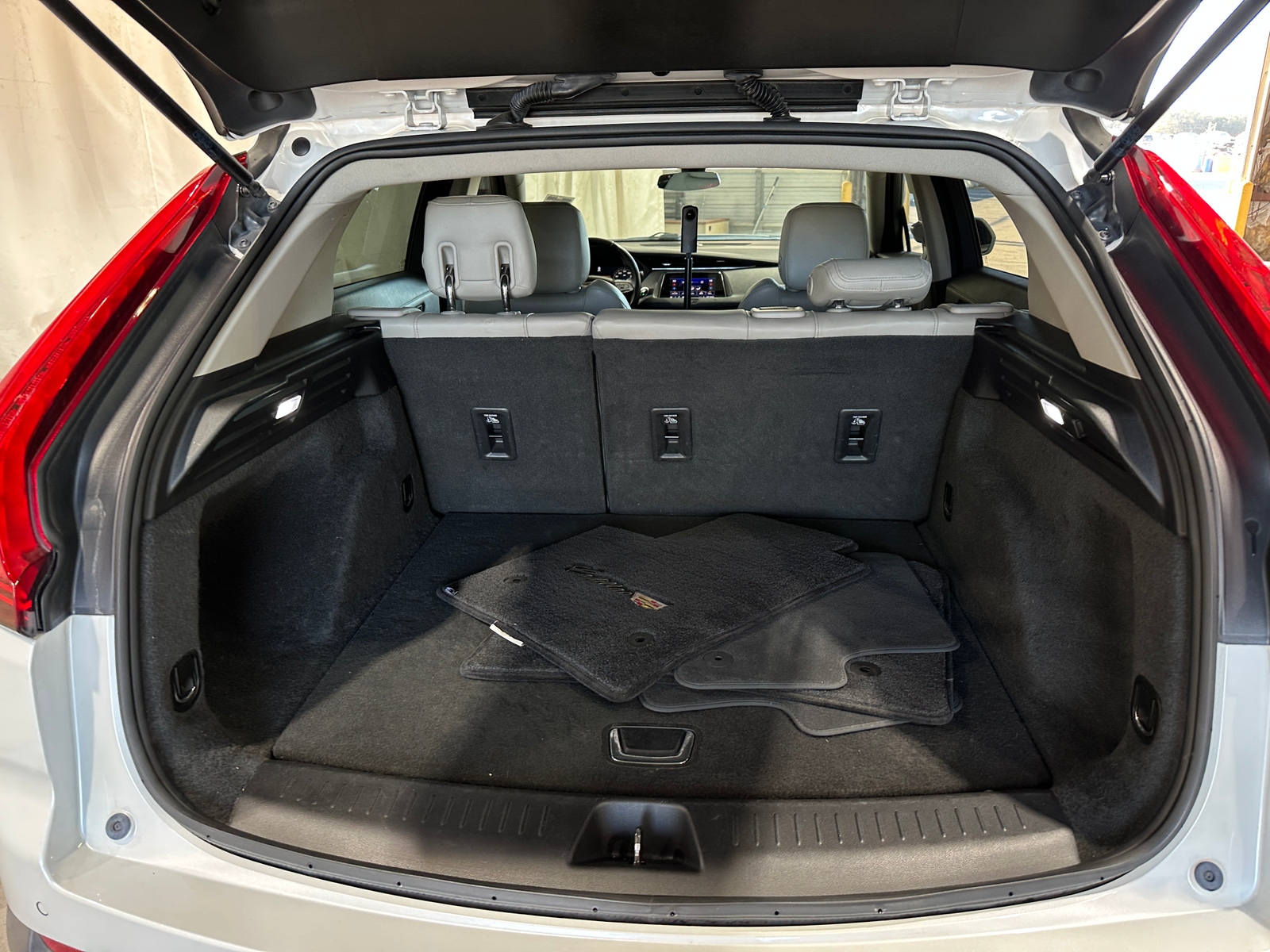 Thumbnail: 2019 Cadillac XT4 - 6