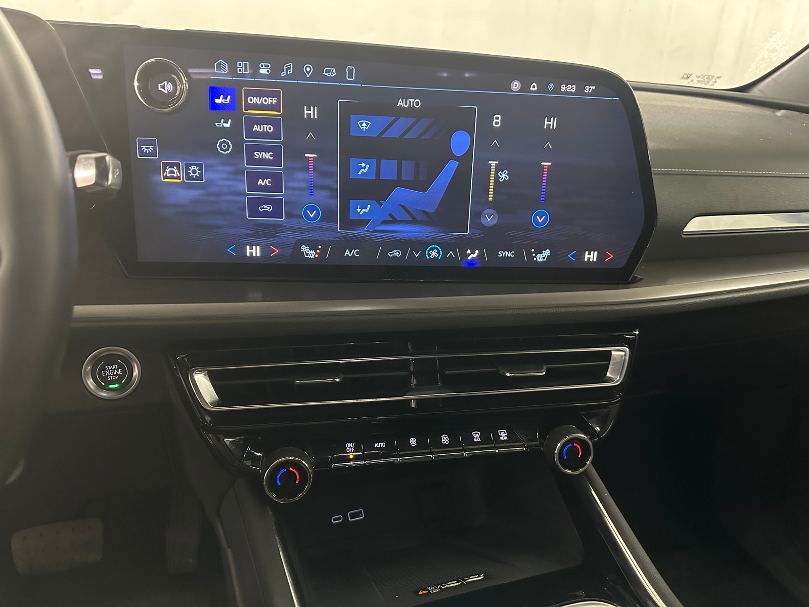 Thumbnail: 2025 Chevrolet Traverse - 4