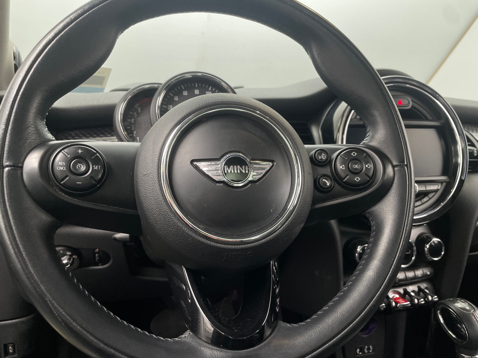 Thumbnail: 2017 MINI Cooper Hardtop - 4